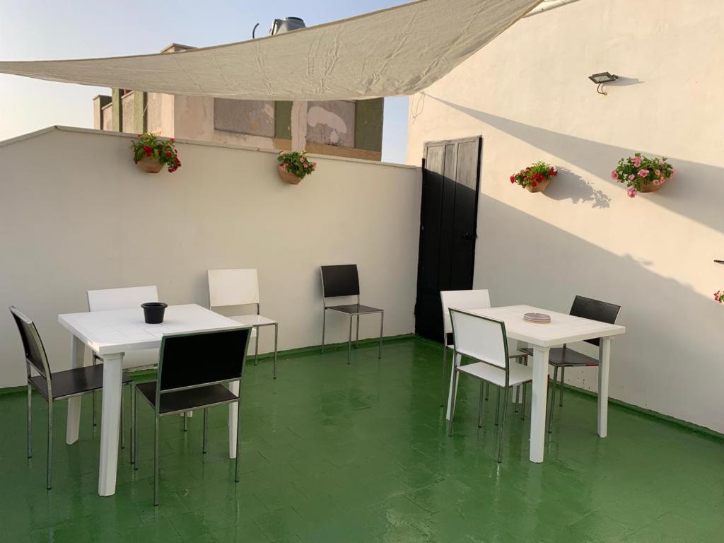 Double Room with Balcony - Photo 8