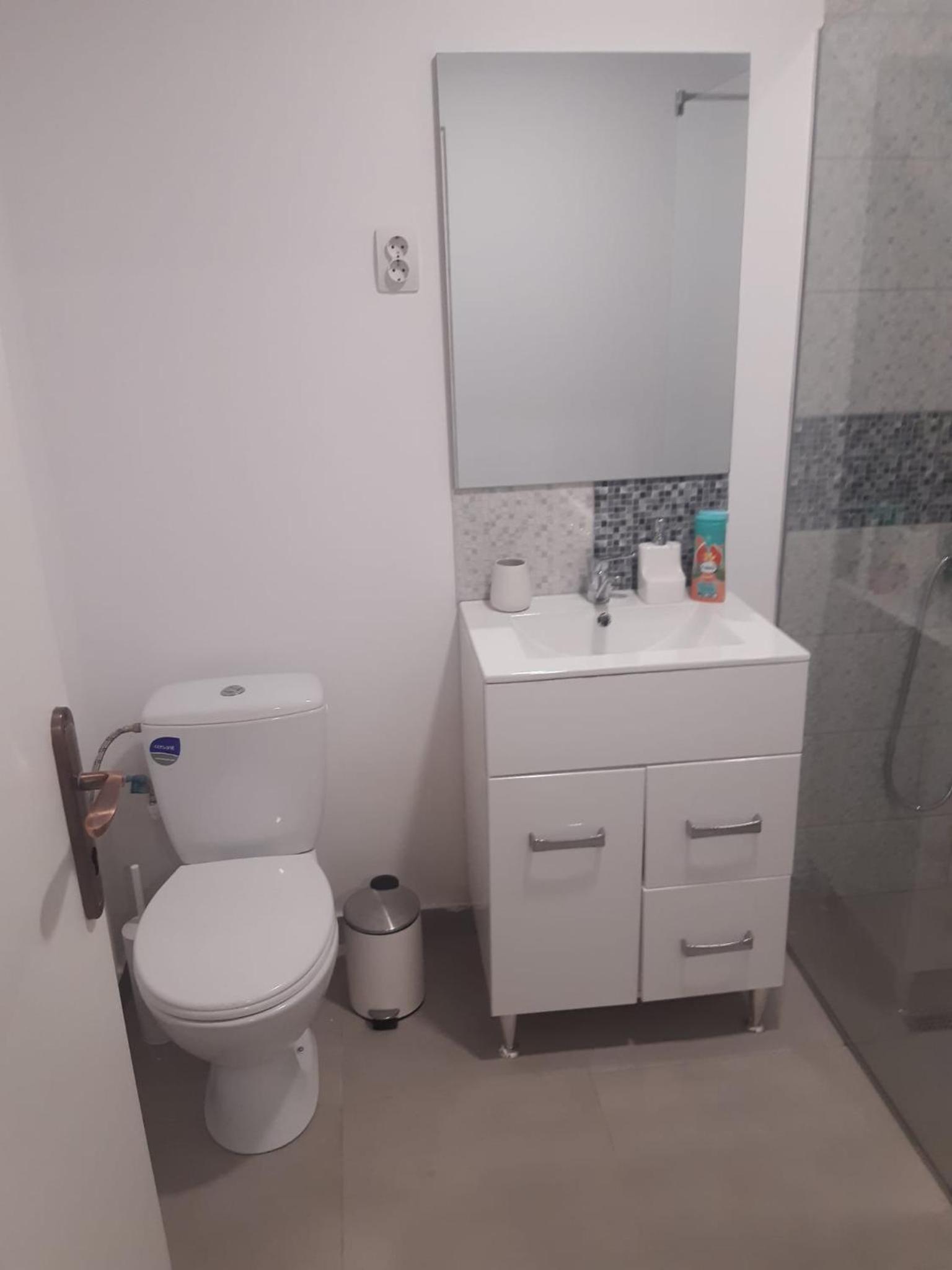One-Bedroom Apartment - Photo 3