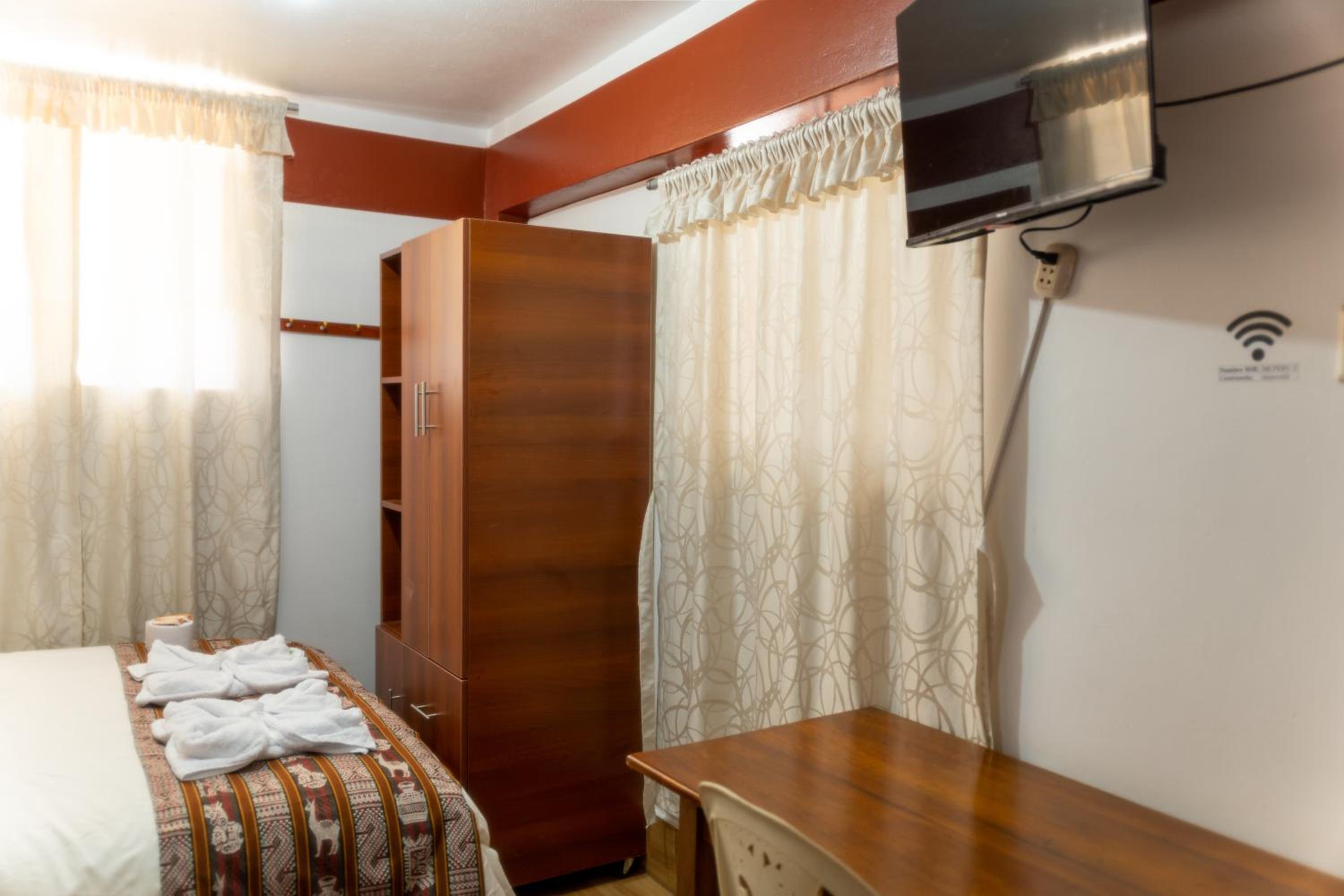 Queen Room photo 2