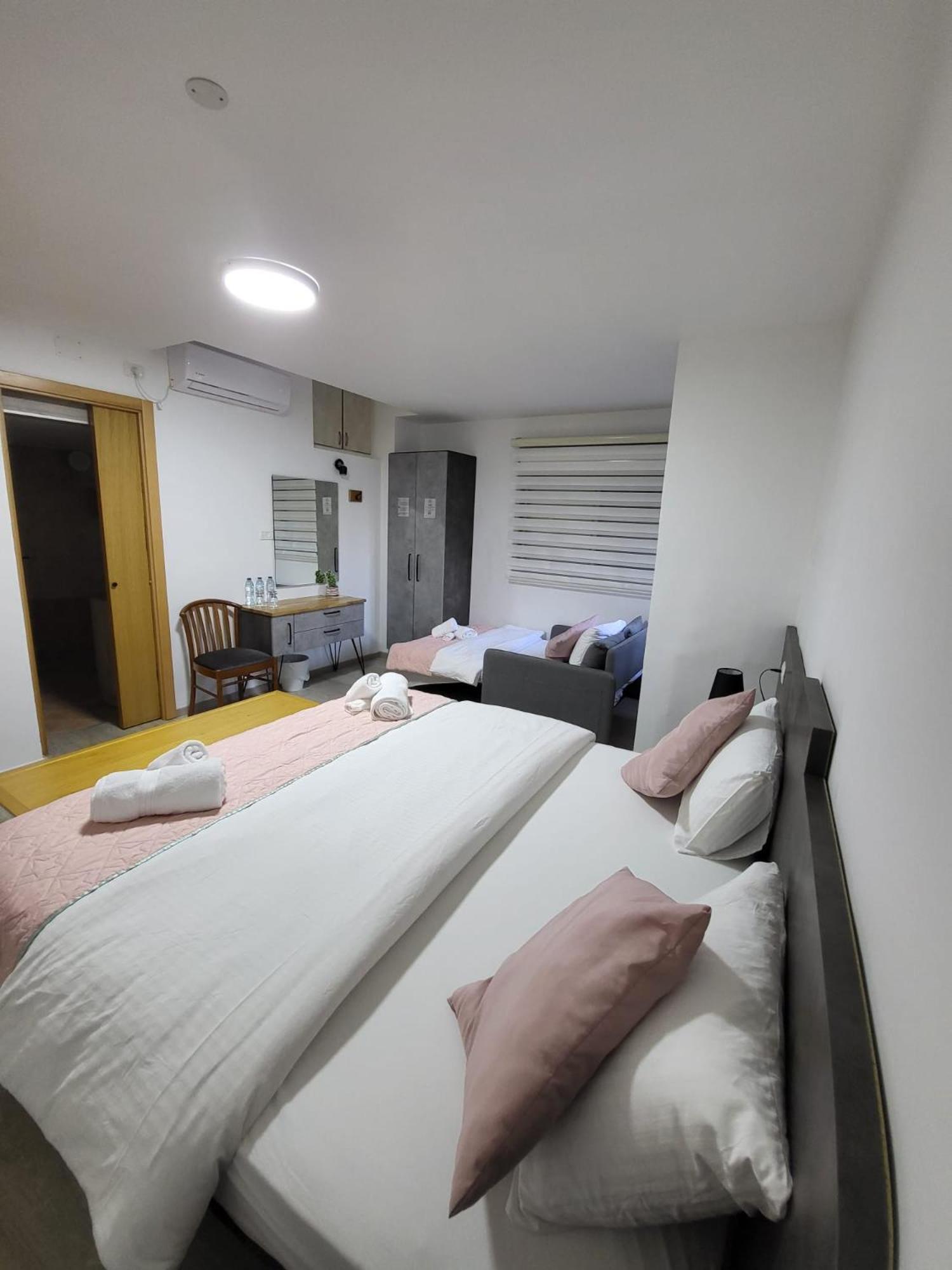 Deluxe Triple Room - Photo 8