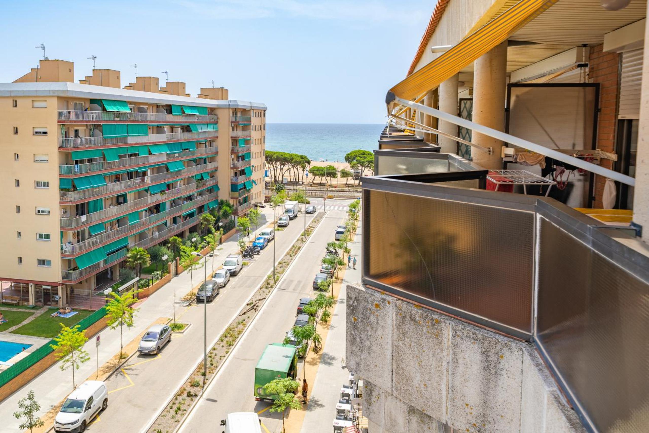 Apartment with Balcony photo 2