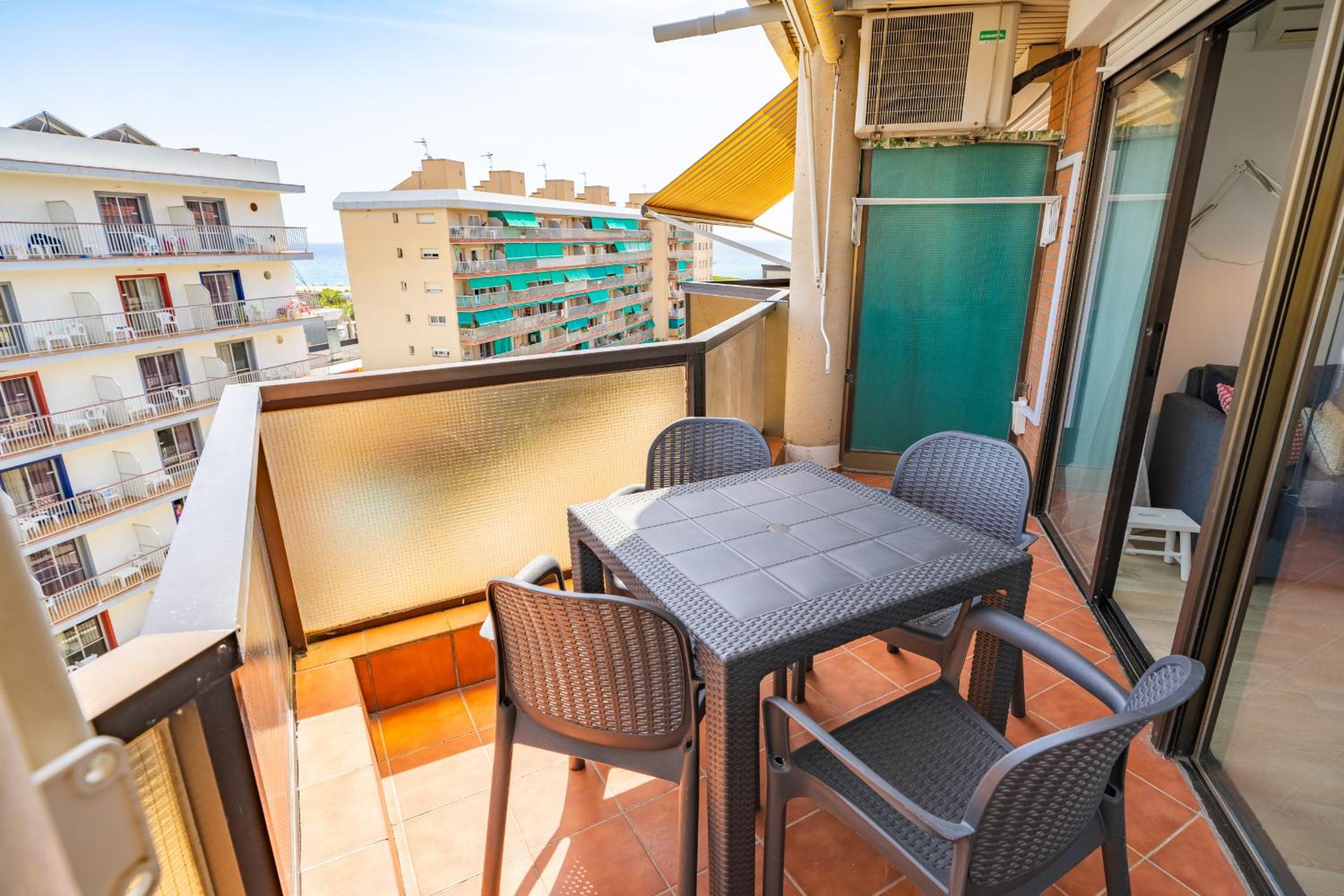 Apartment with Balcony photo 3