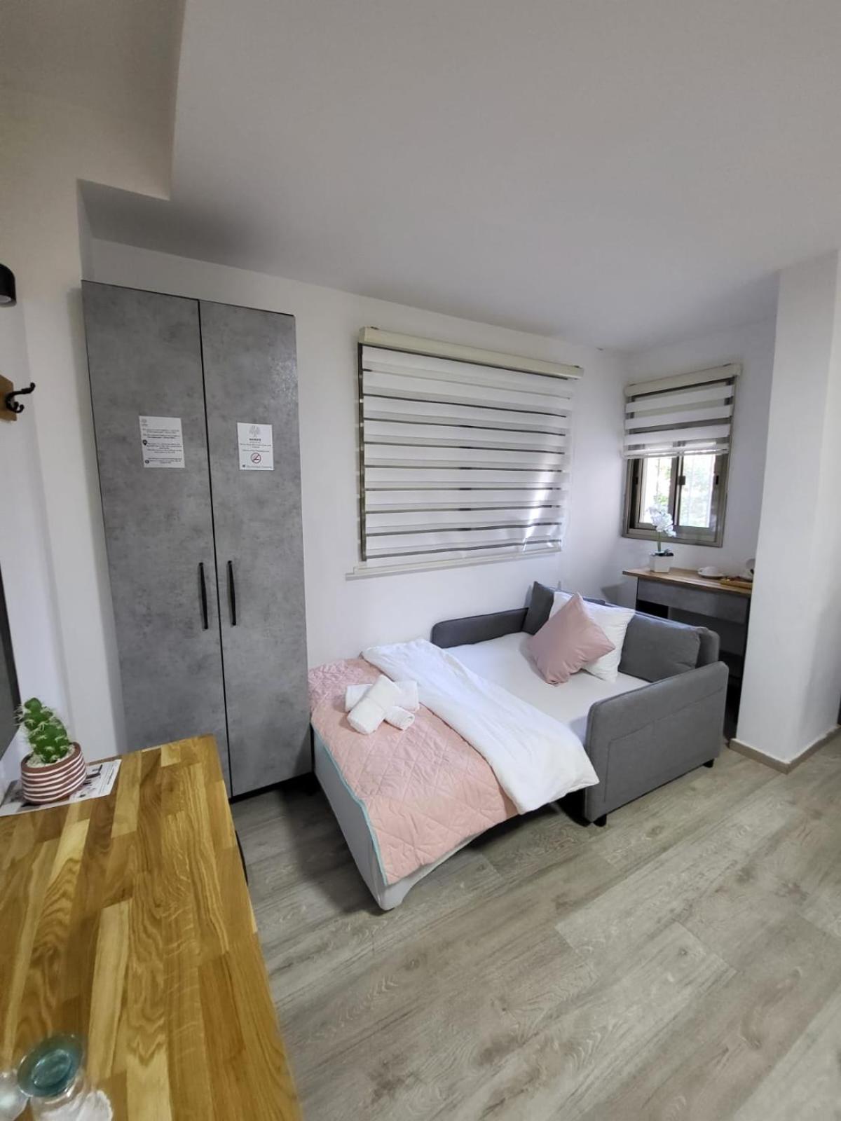 Deluxe Triple Room - Photo 9