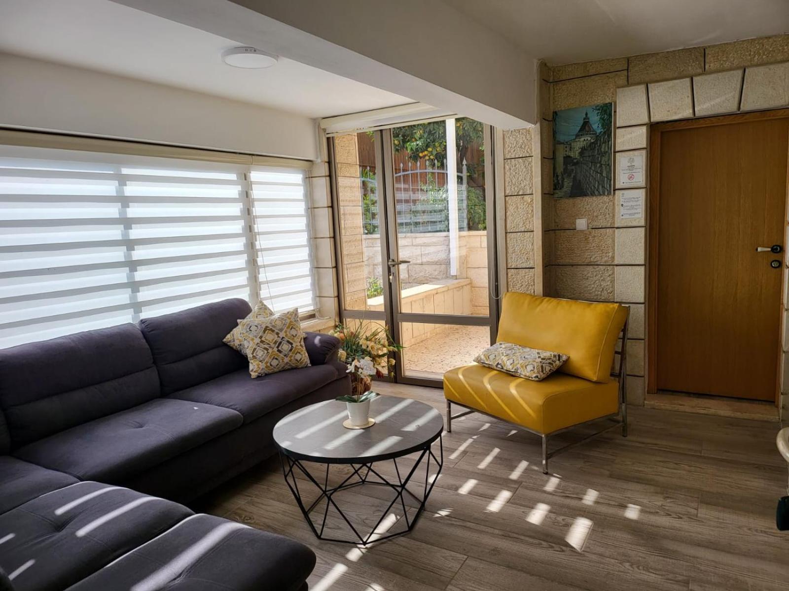 Deluxe Family Suite - Photo 7