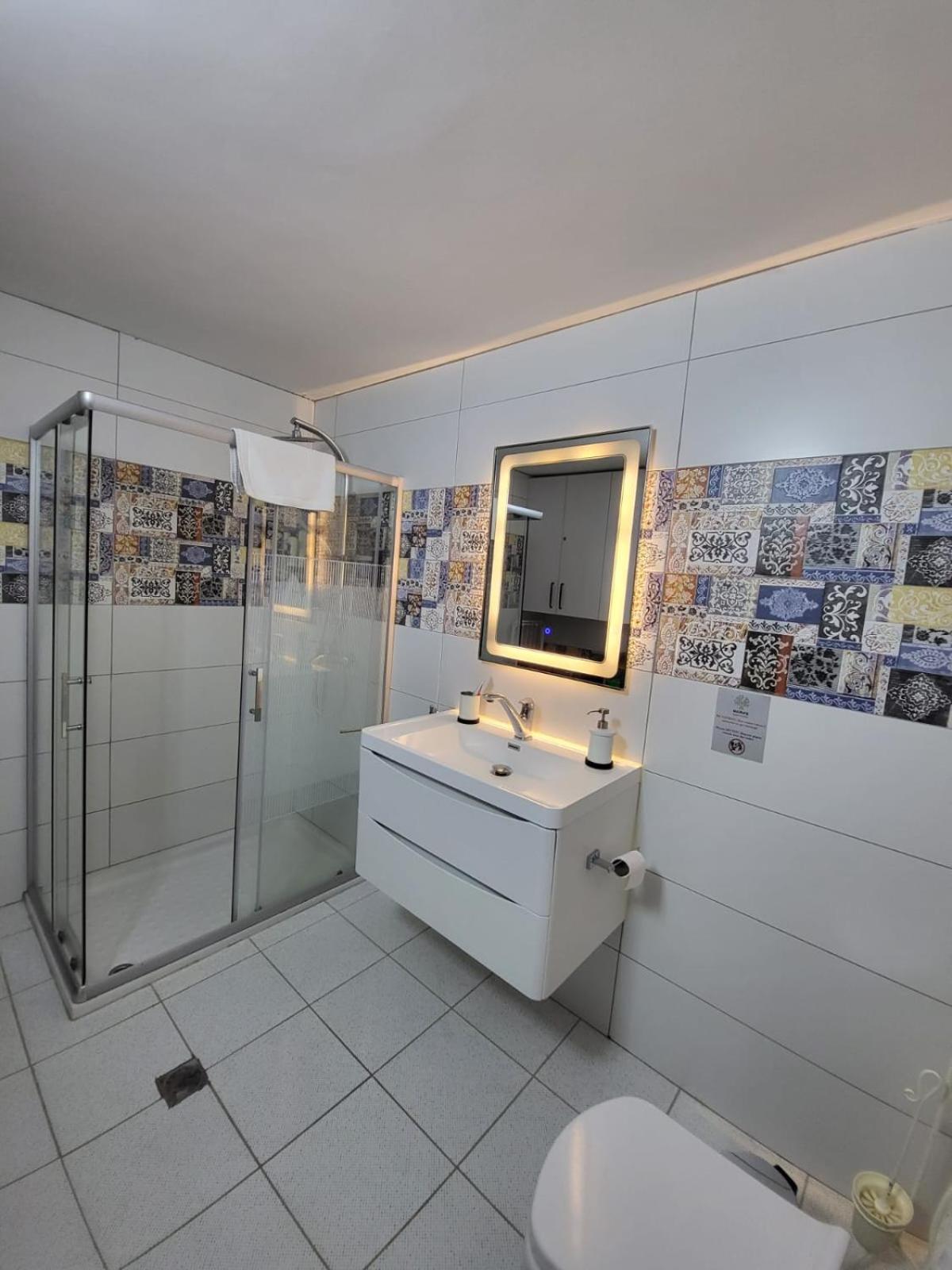 Deluxe Family Suite - Photo 6