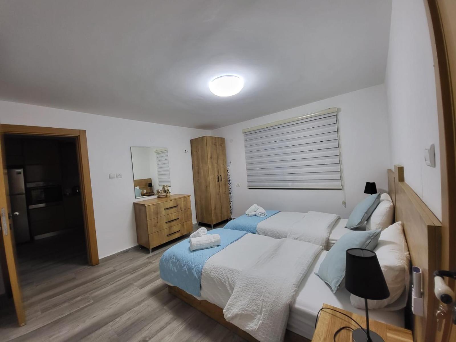 Deluxe Family Suite - Photo 17