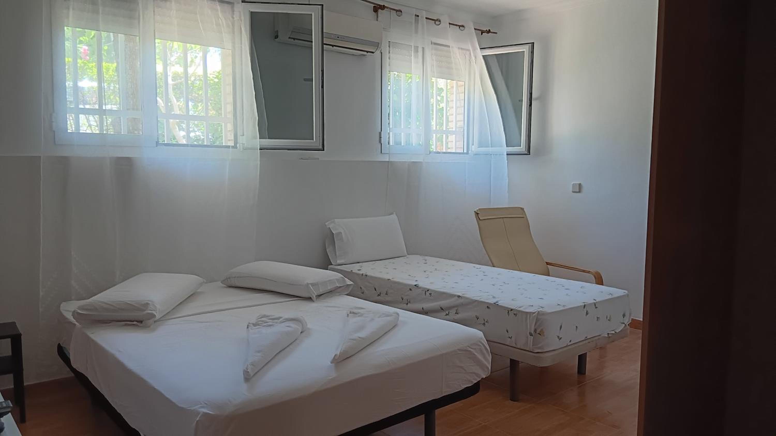 Triple Room with Private Bathroom photo 2