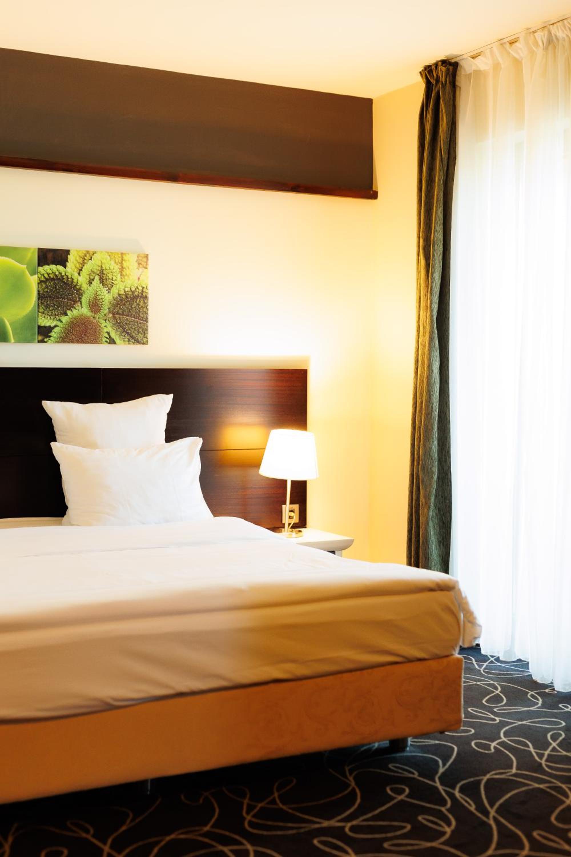 Junior Suite with Balcony - Photo 1