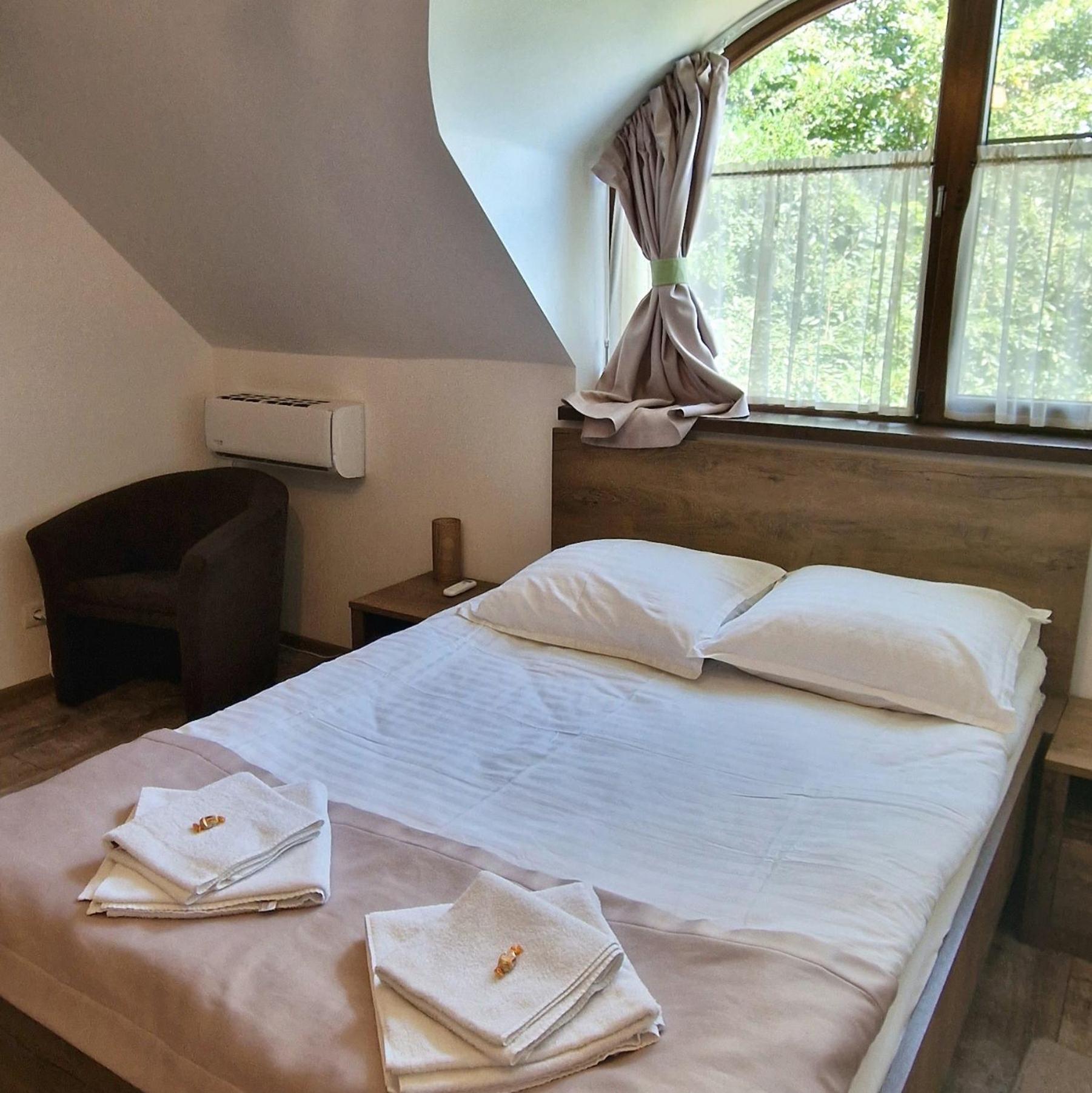 Queen Room with Garden View