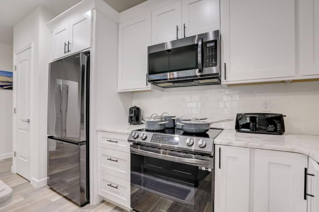 Three-Bedroom Apartment photo 2