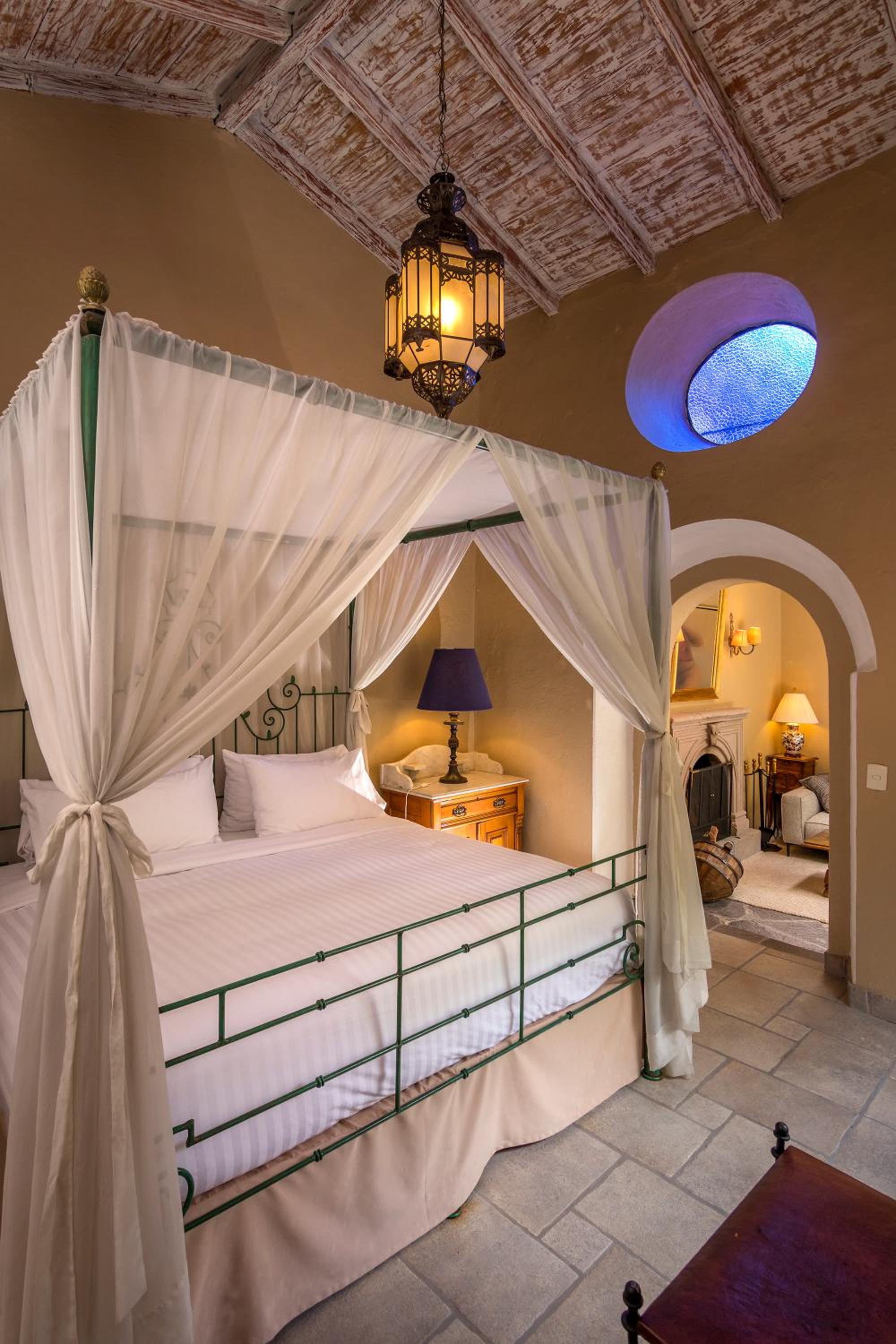 Deluxe Suite - Photo 8