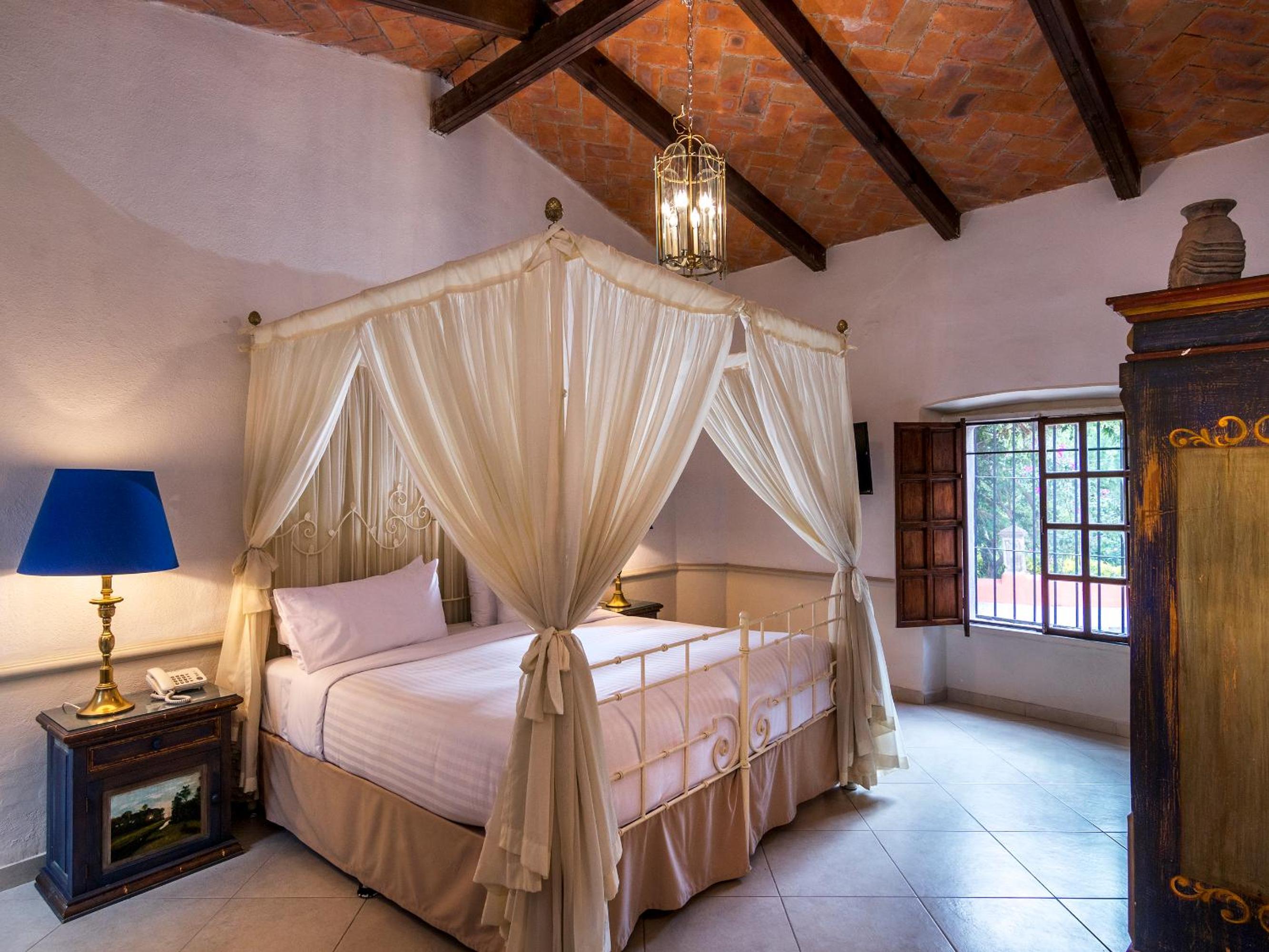 Deluxe Suite - Photo 7