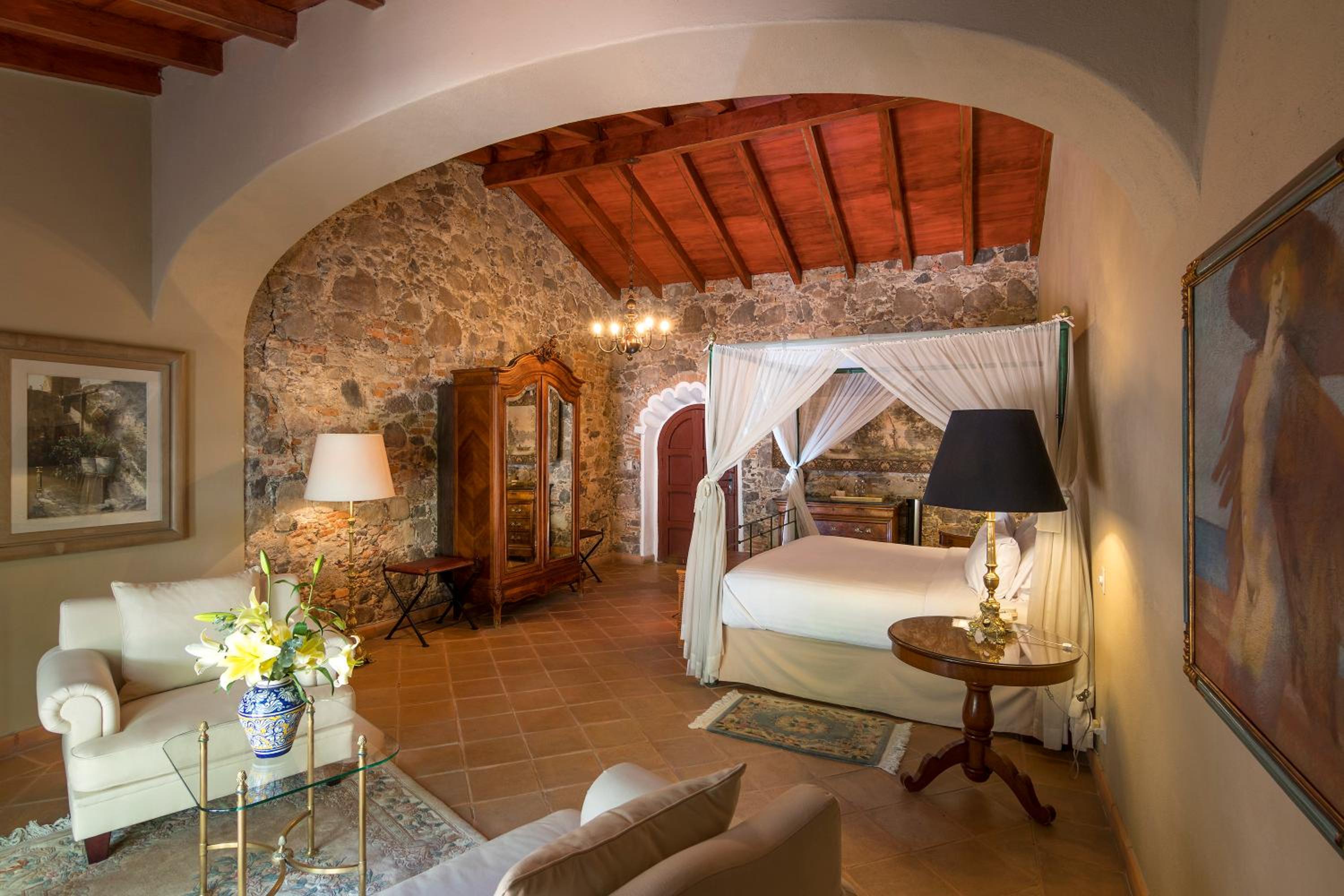 Superior King Suite - Photo 11