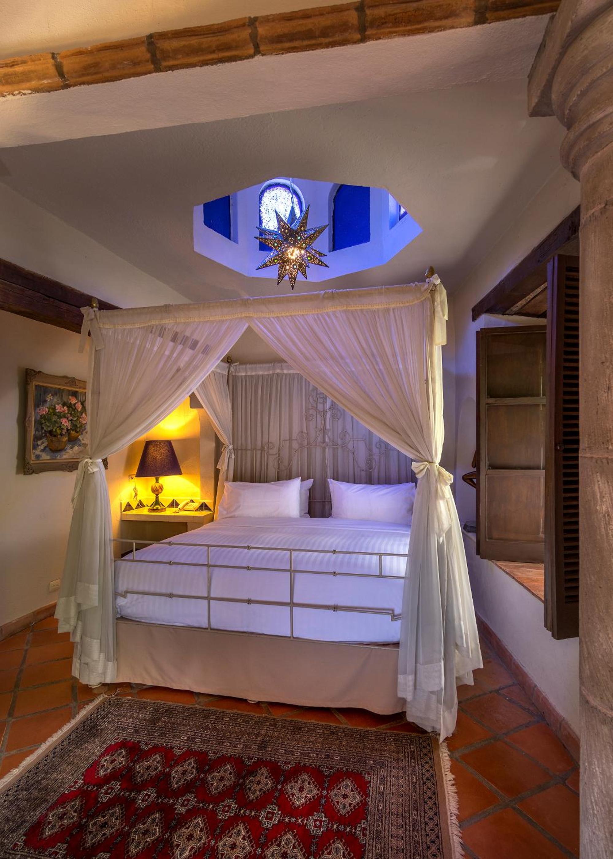 Deluxe Suite - Photo 15