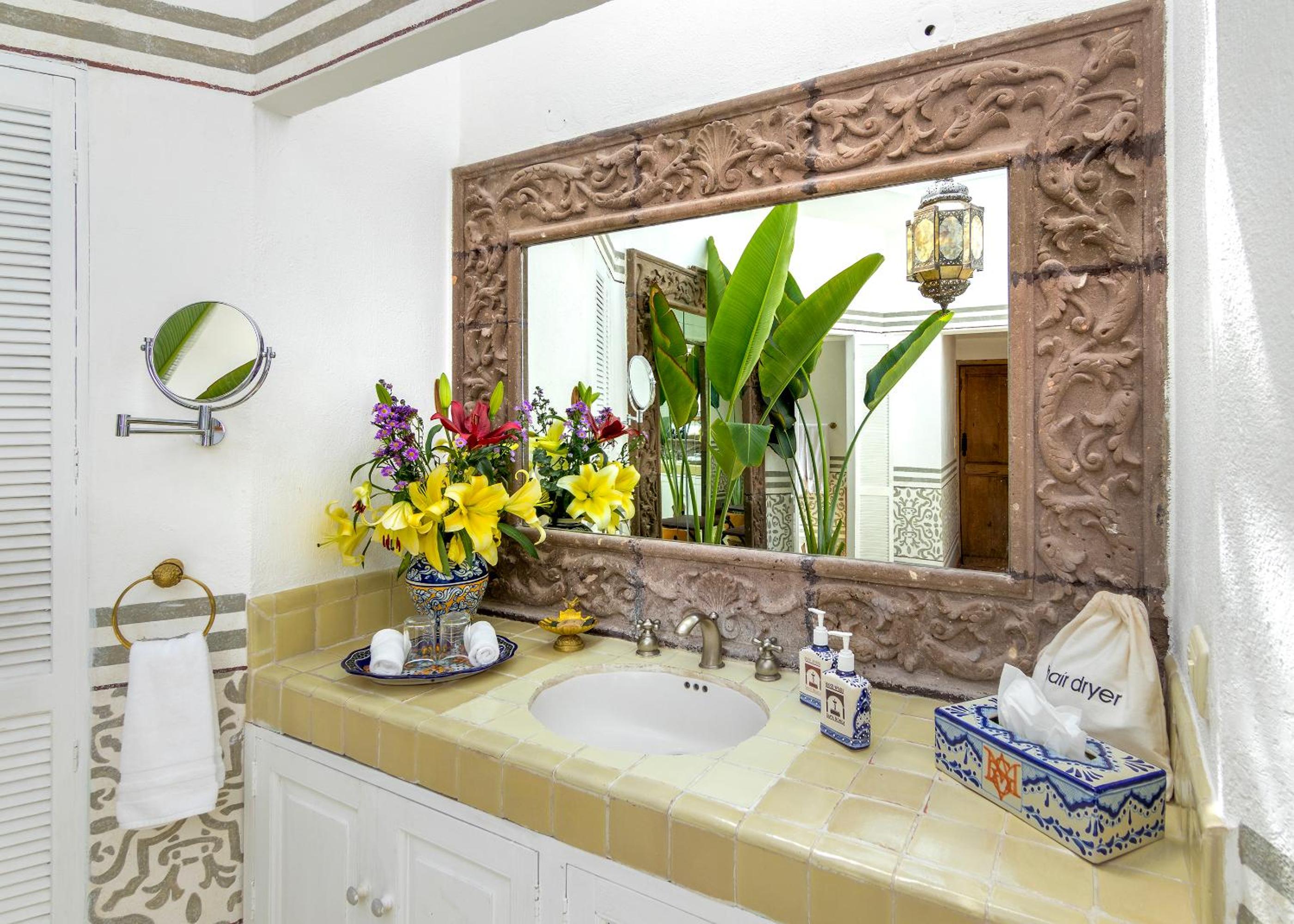 Superior King Suite - Photo 3