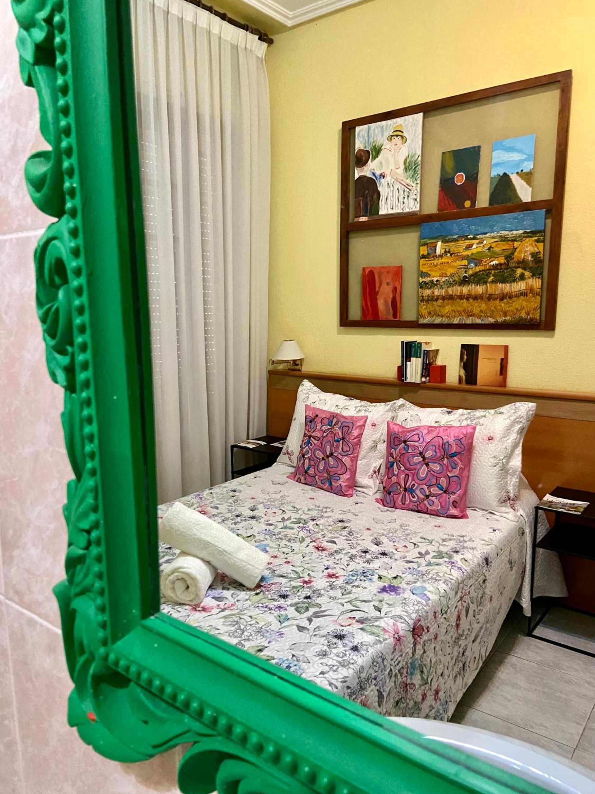 Habitación Queen con Baño Compartido