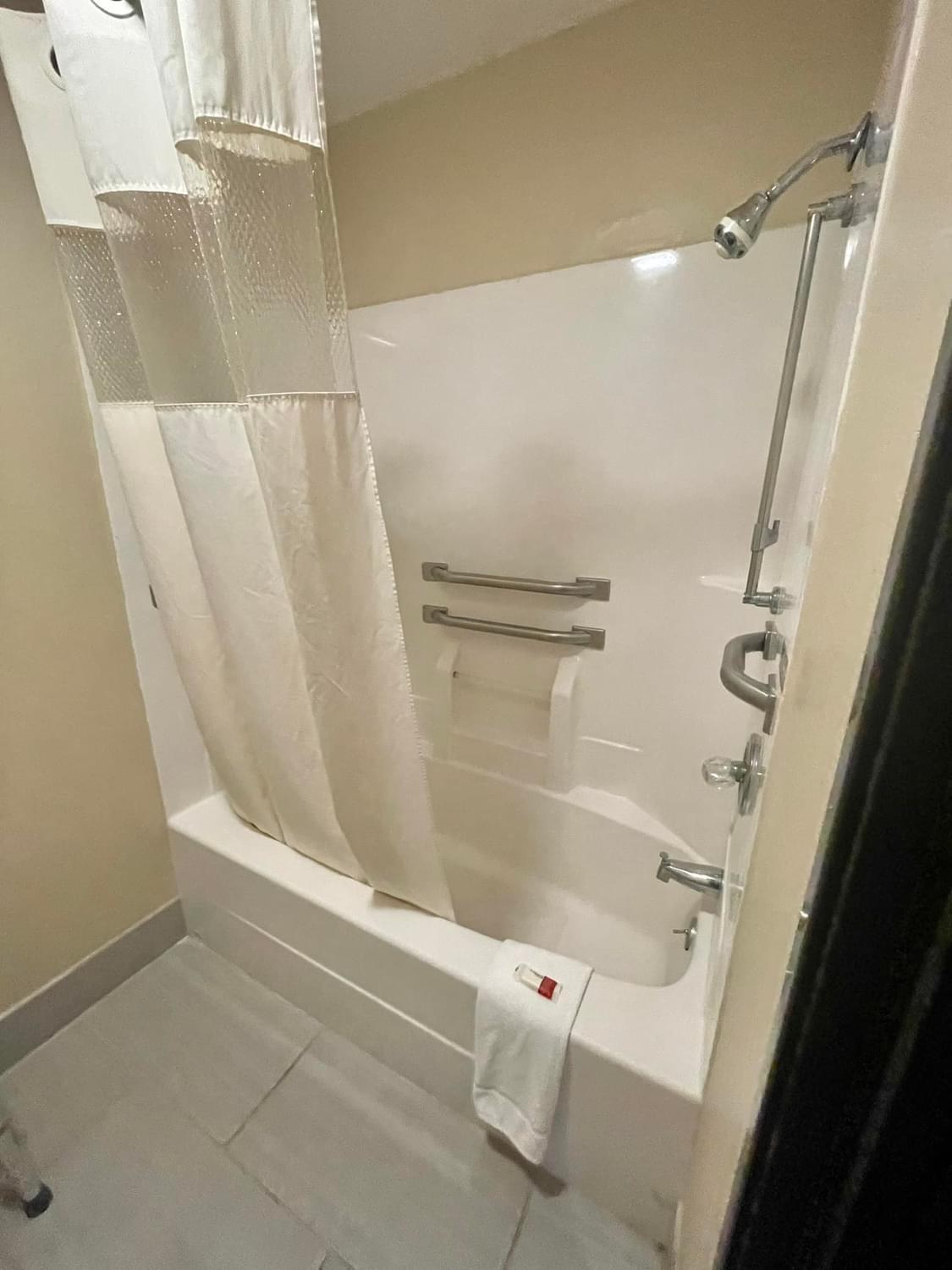 Queen Room - Disability Access/Non-Smoking - Photo 5