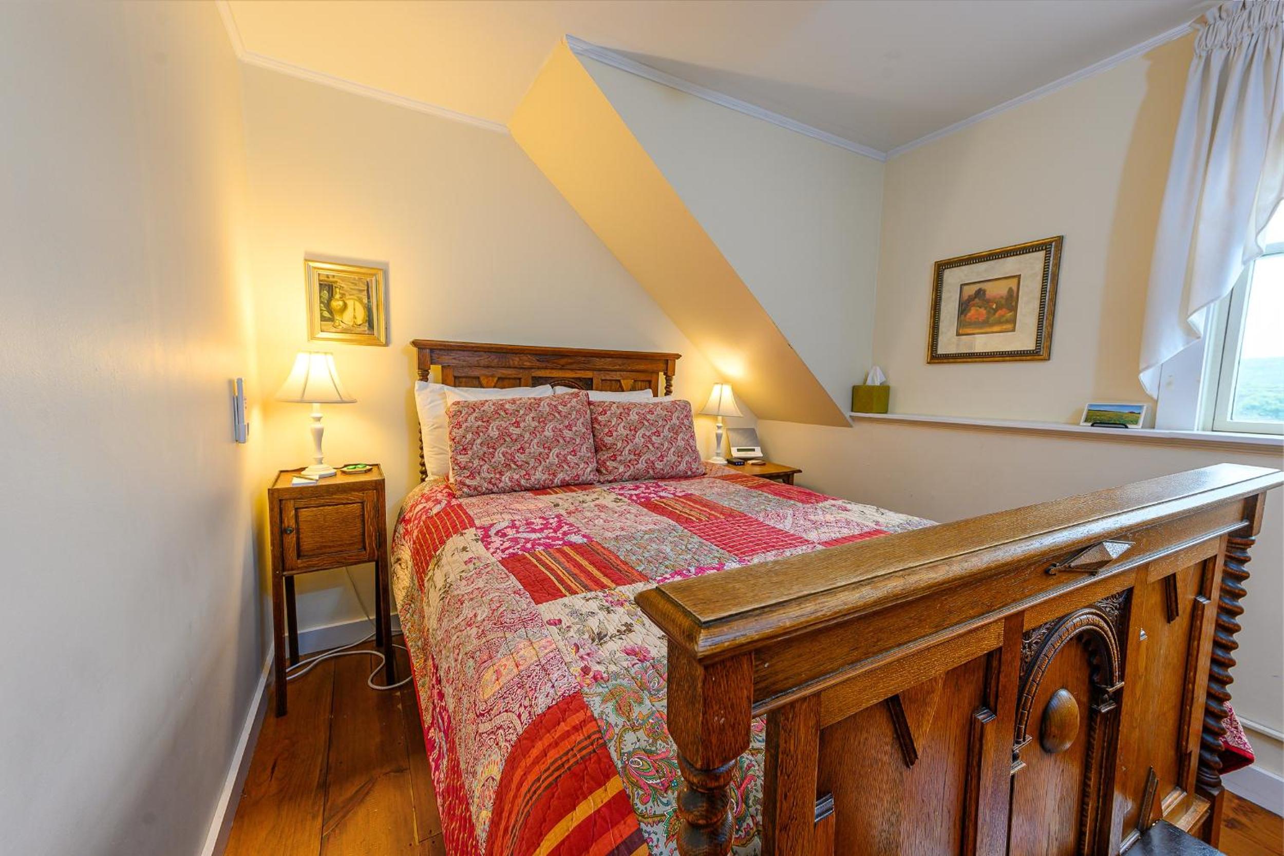 Budget Double Room photo 3