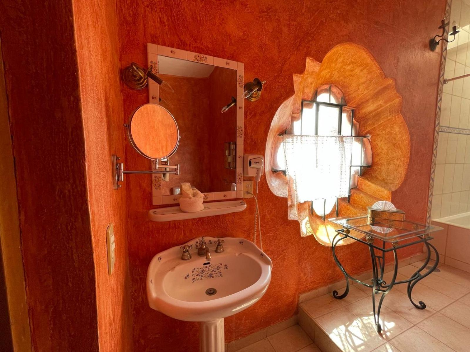 Deluxe Suite - Photo 3