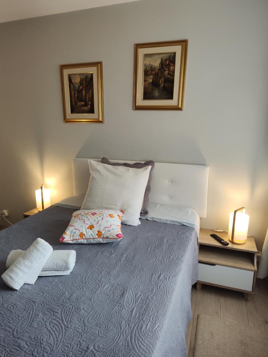 Double Room with Shared Bathroom photo 2