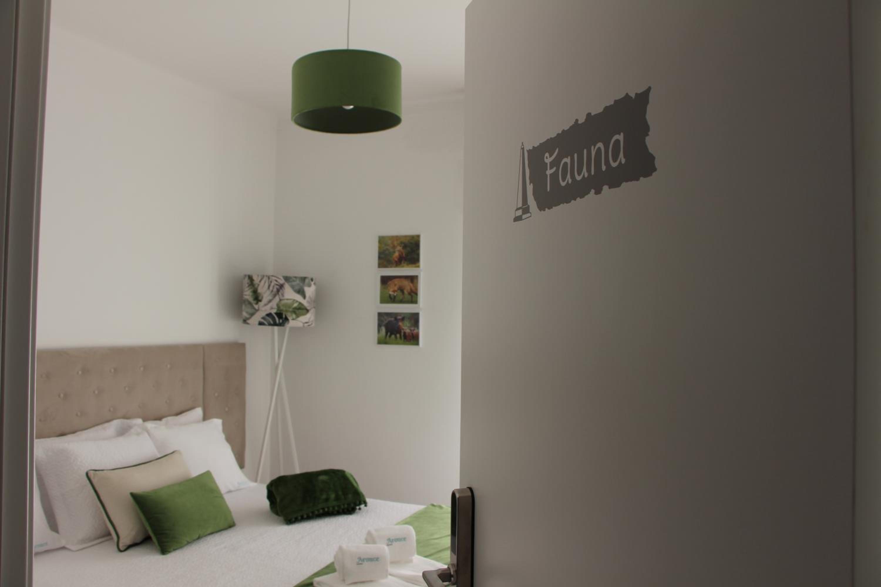 Standard Double Room - Photo 8