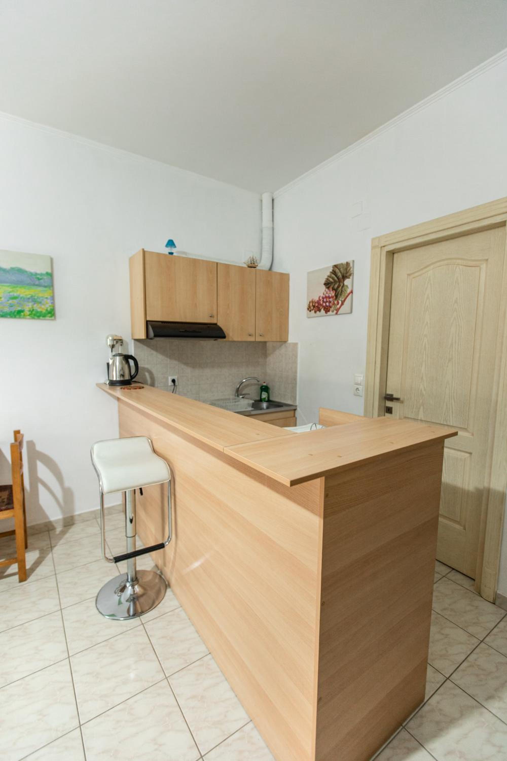 One-Bedroom Apartment - Photo 5