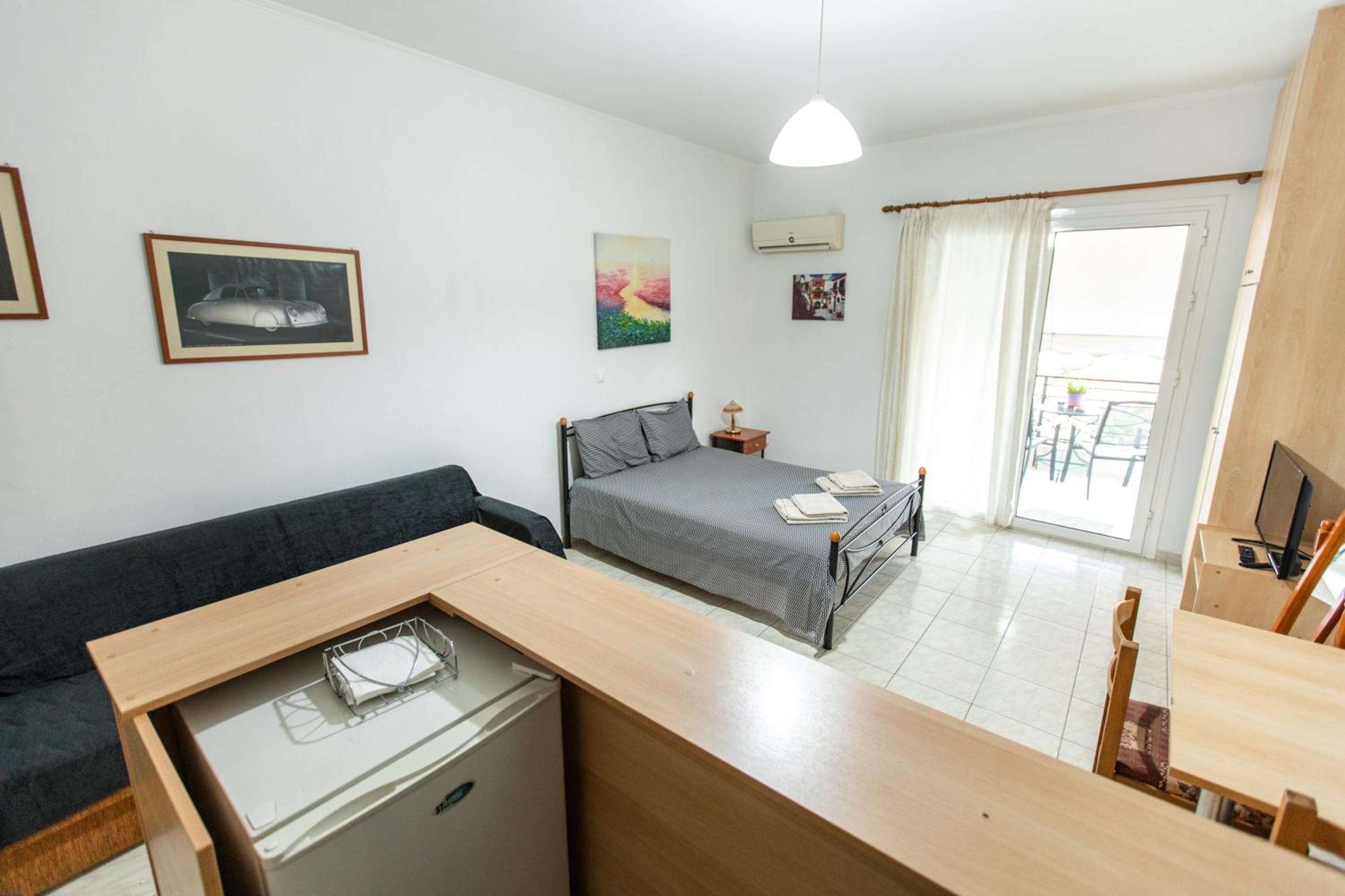 One-Bedroom Apartment - Photo 7