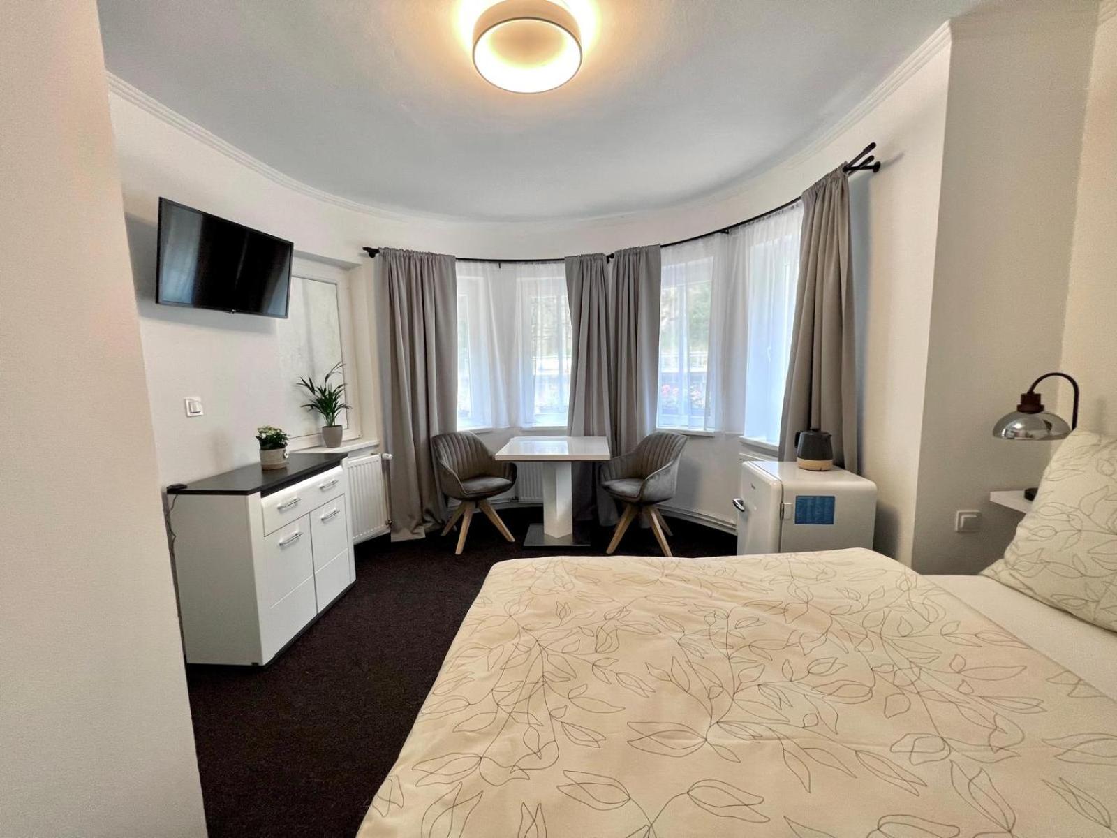 Double Room with Private Bathroom photo 3