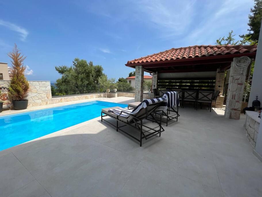 Villa - Beach Front photo 2