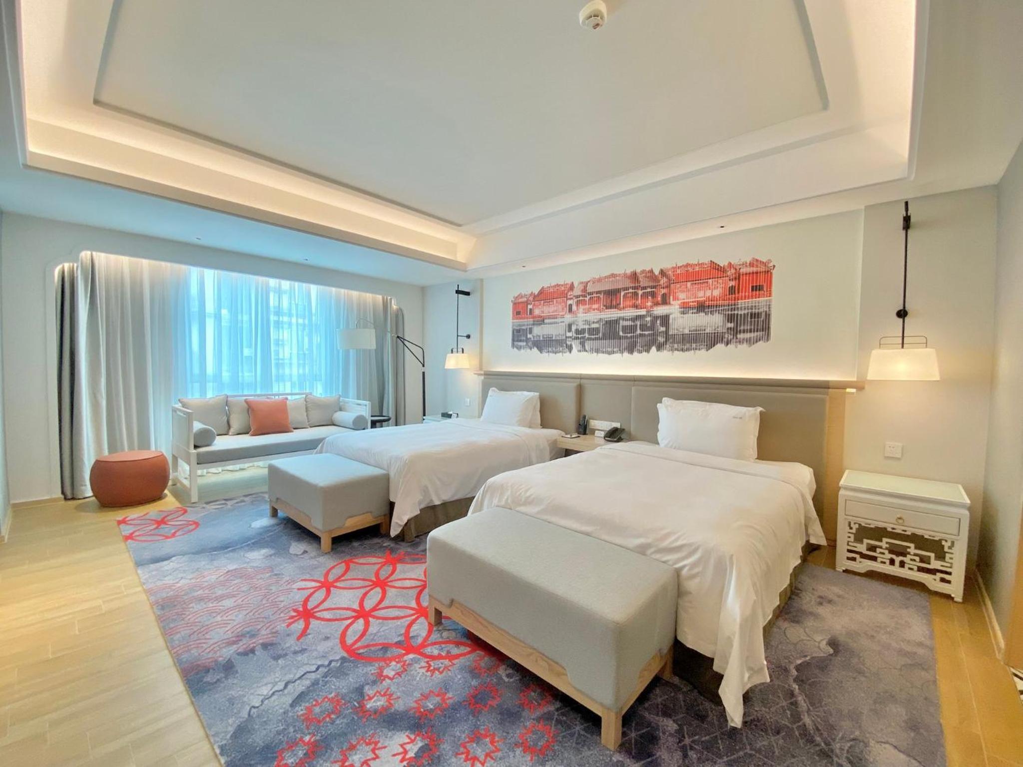 Two-Bedroom Suite with One King Bed and Two Twin Beds - Kids Theme
