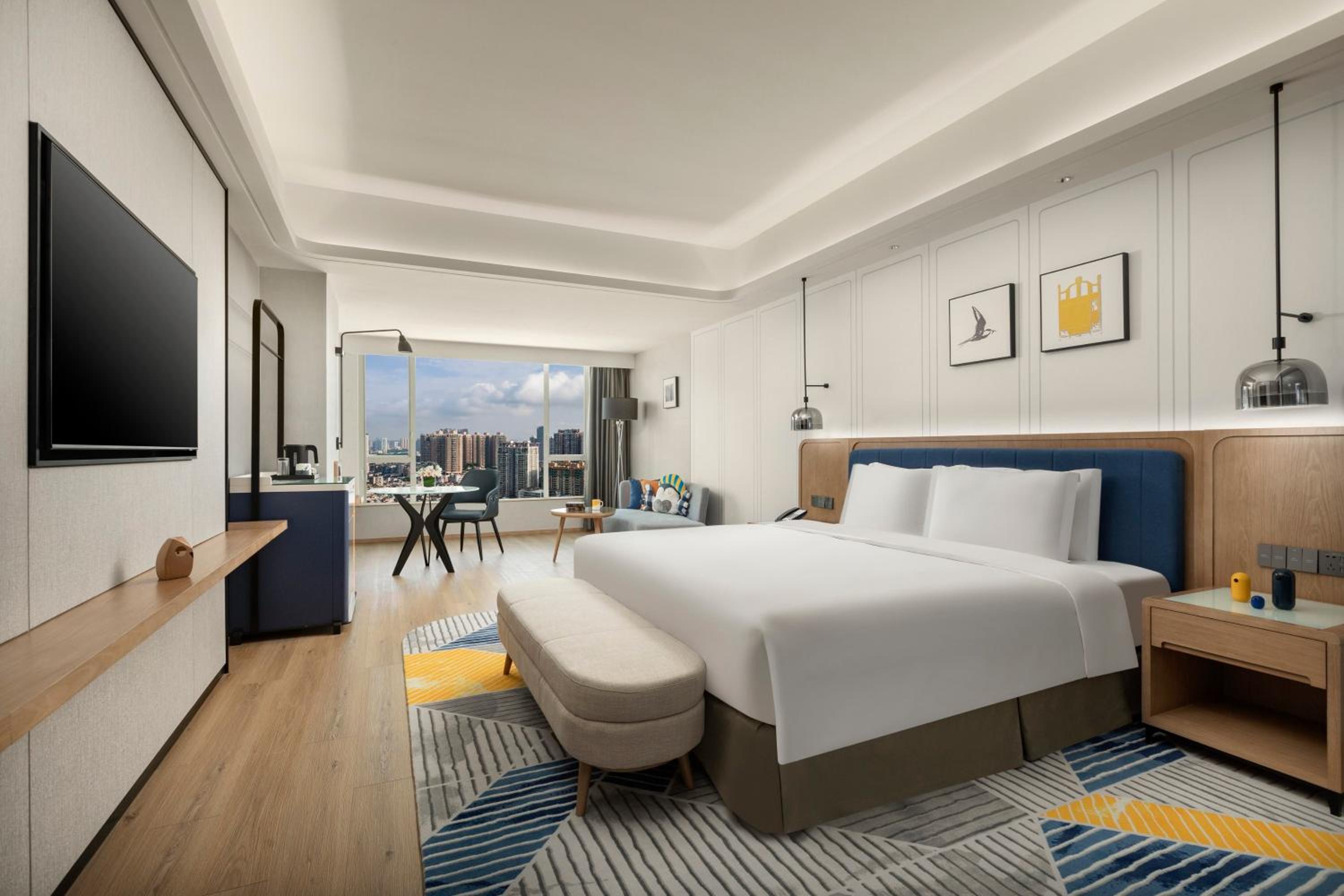 1 King Premium Xiguan Street View