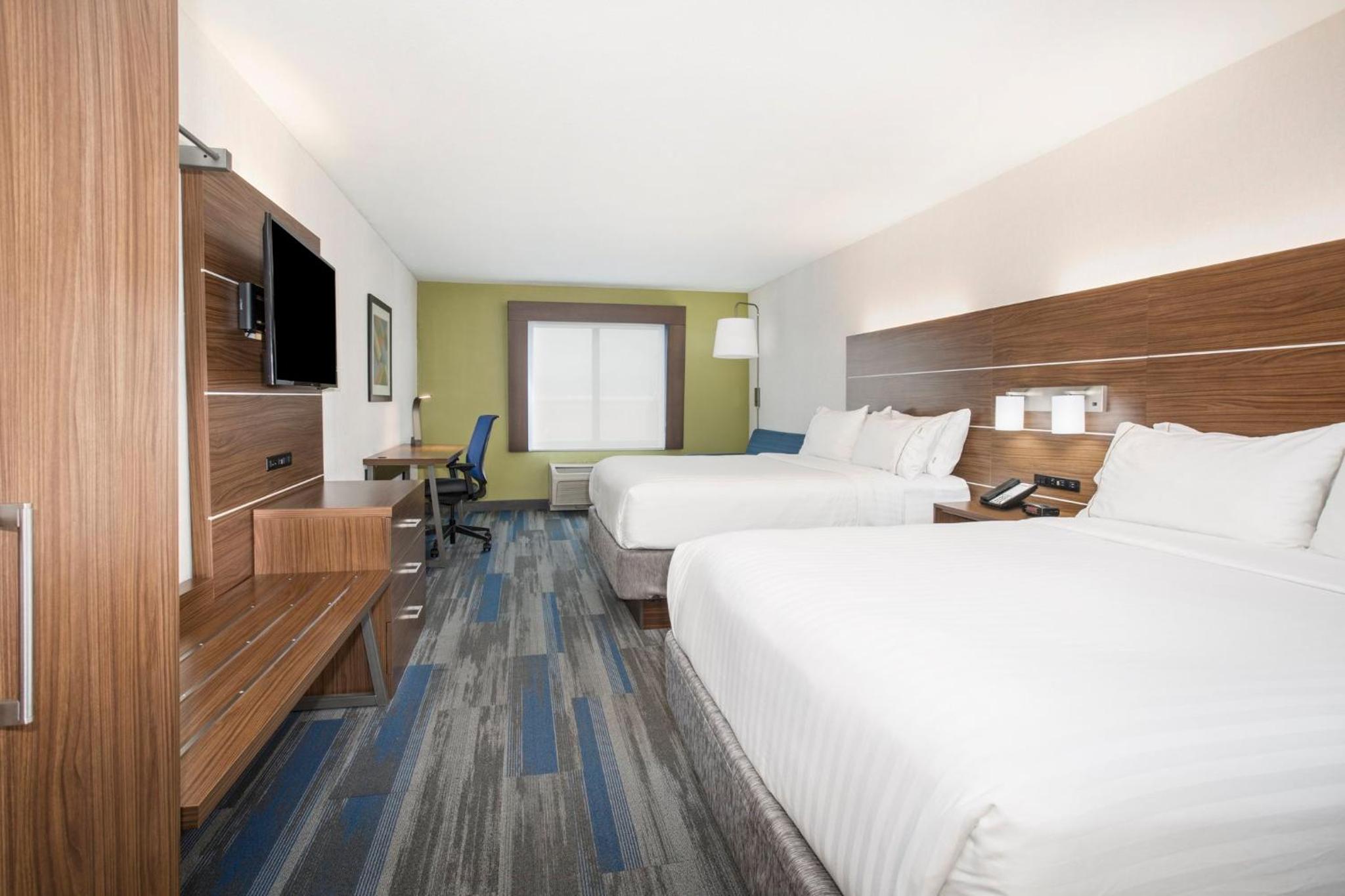 Queen Room with Two Queen Beds and Sofa Bed - Photo 1