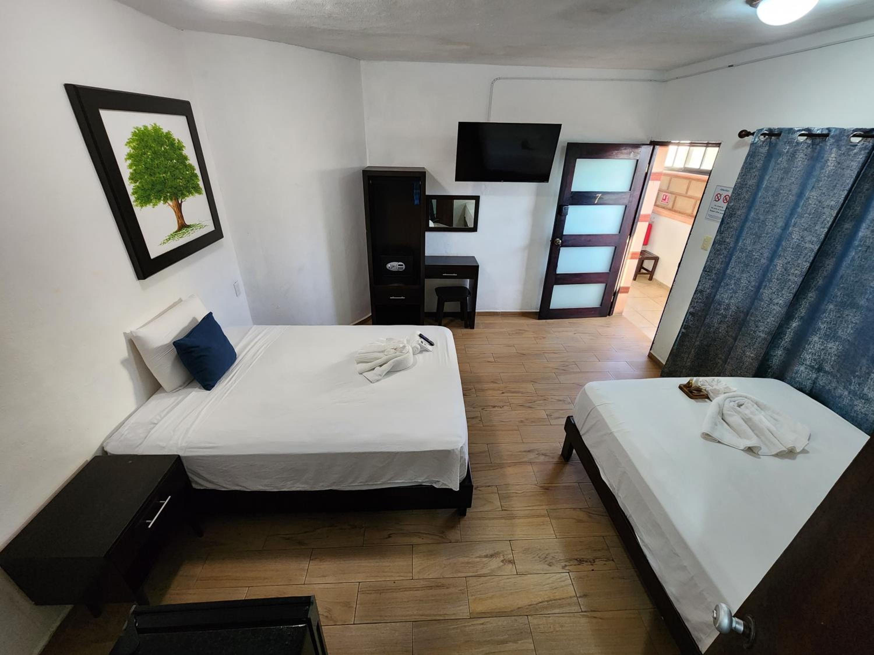 Standard Double Room - Photo 17