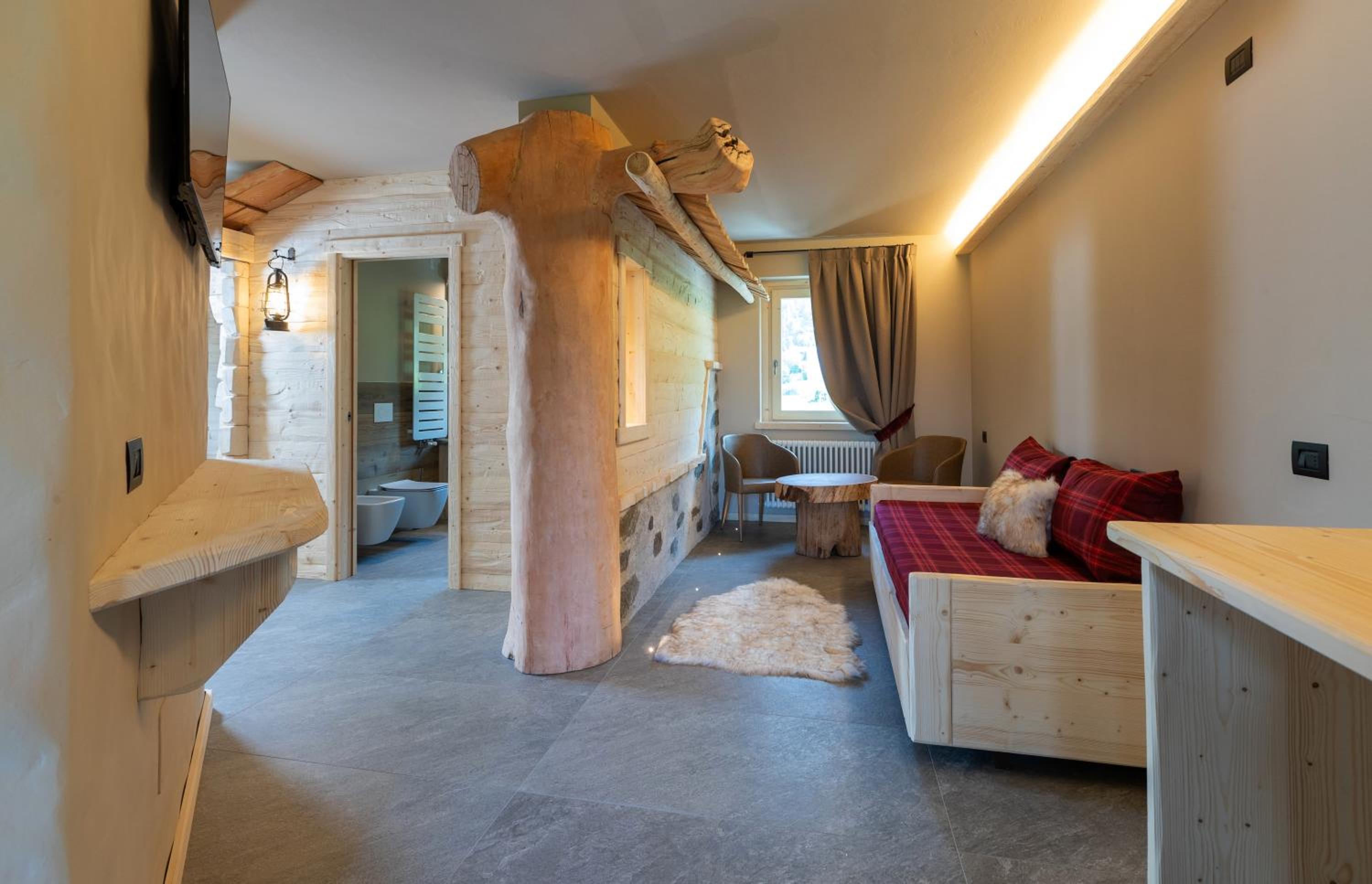 Suite with Spa Bath - Photo 1