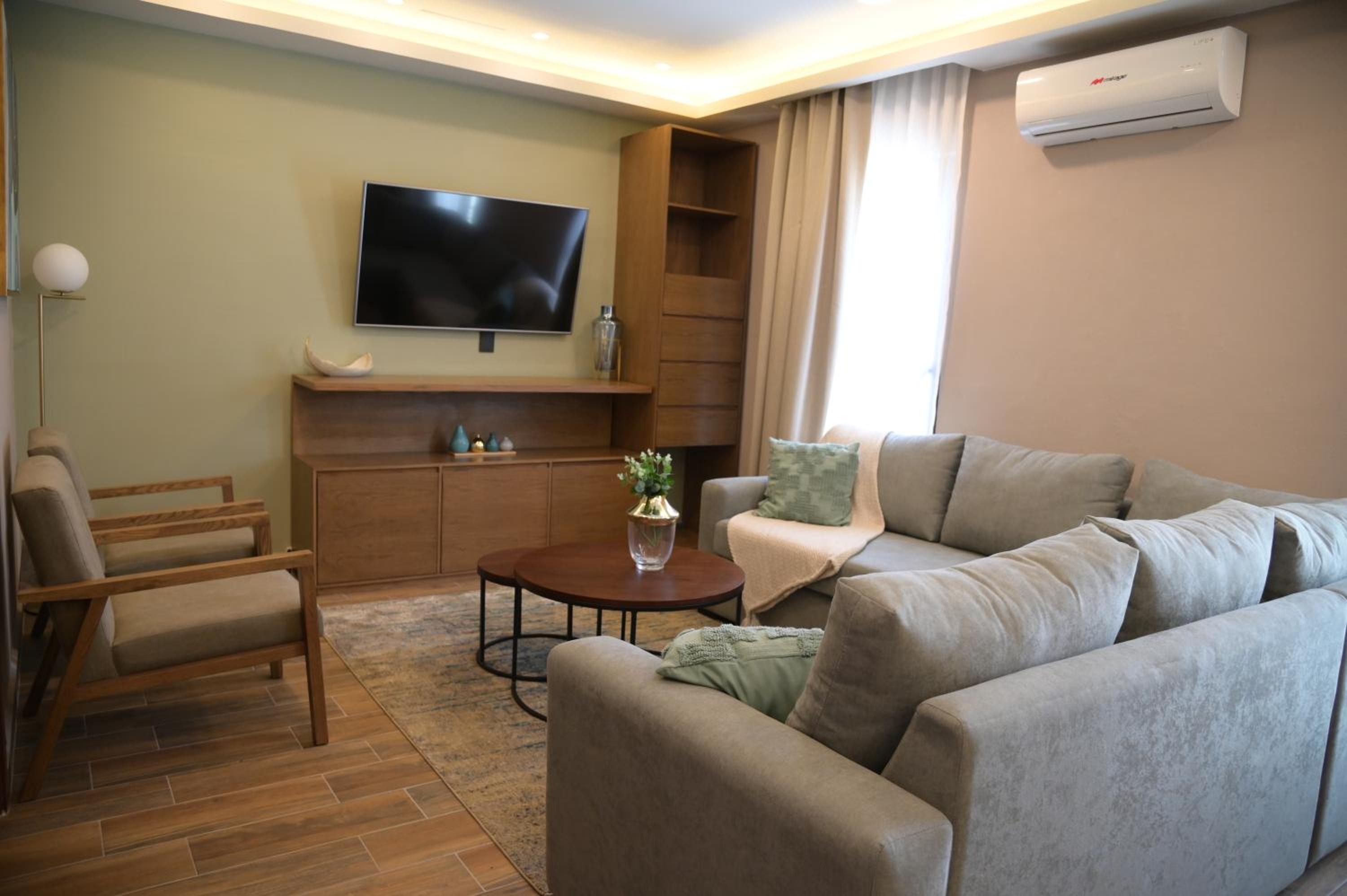 Apartment With Shared Bathroom