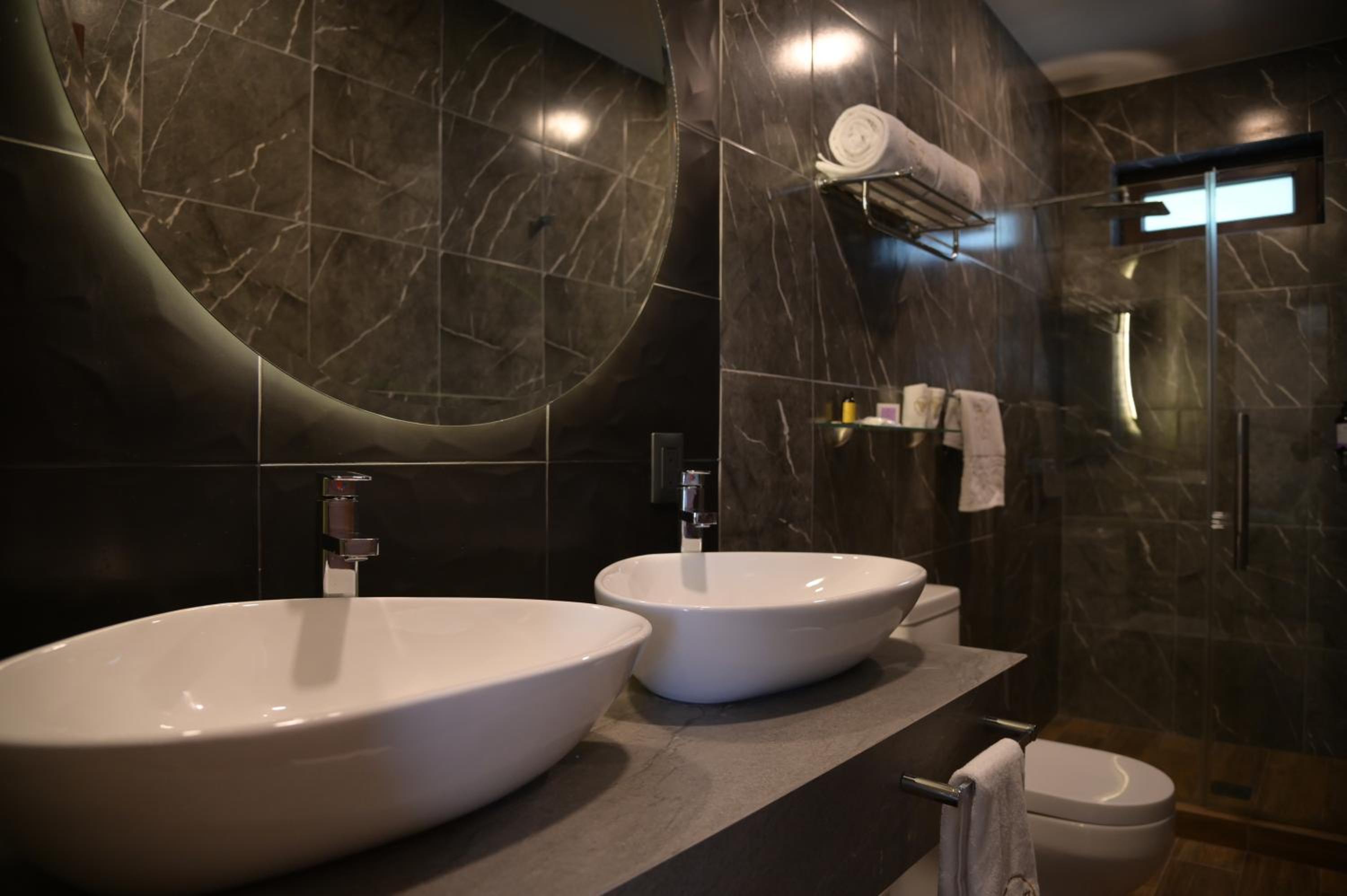 Apartment With Shared Bathroom photo 3