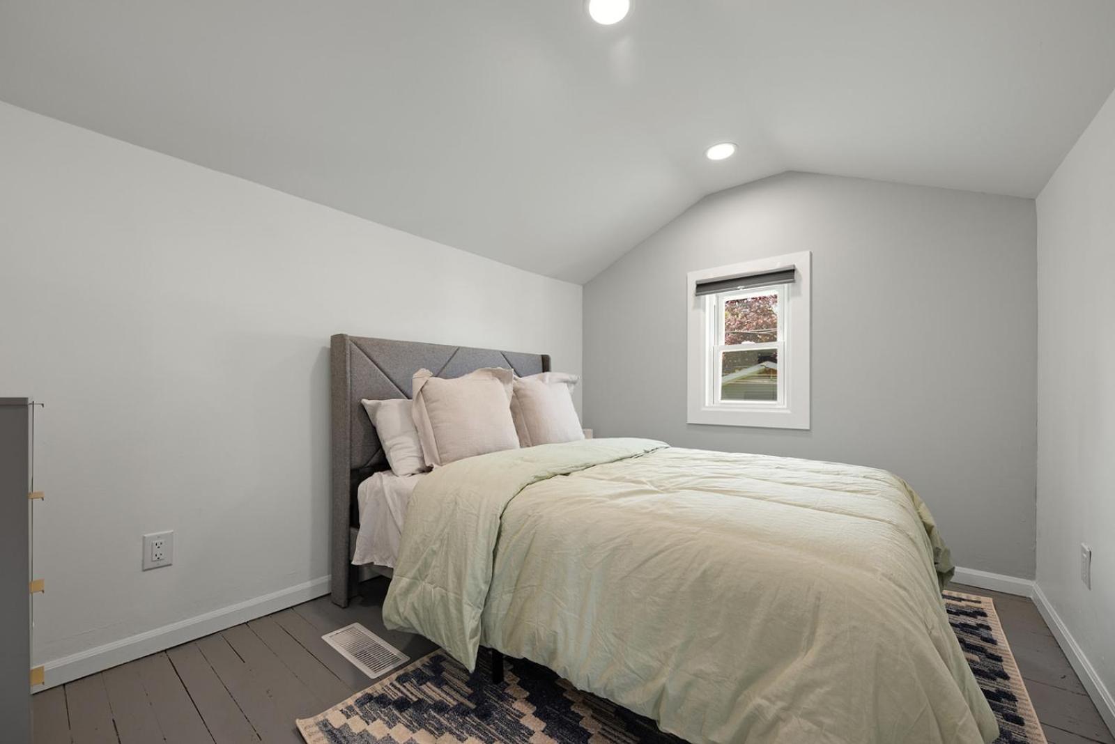 Three-Bedroom House photo 1