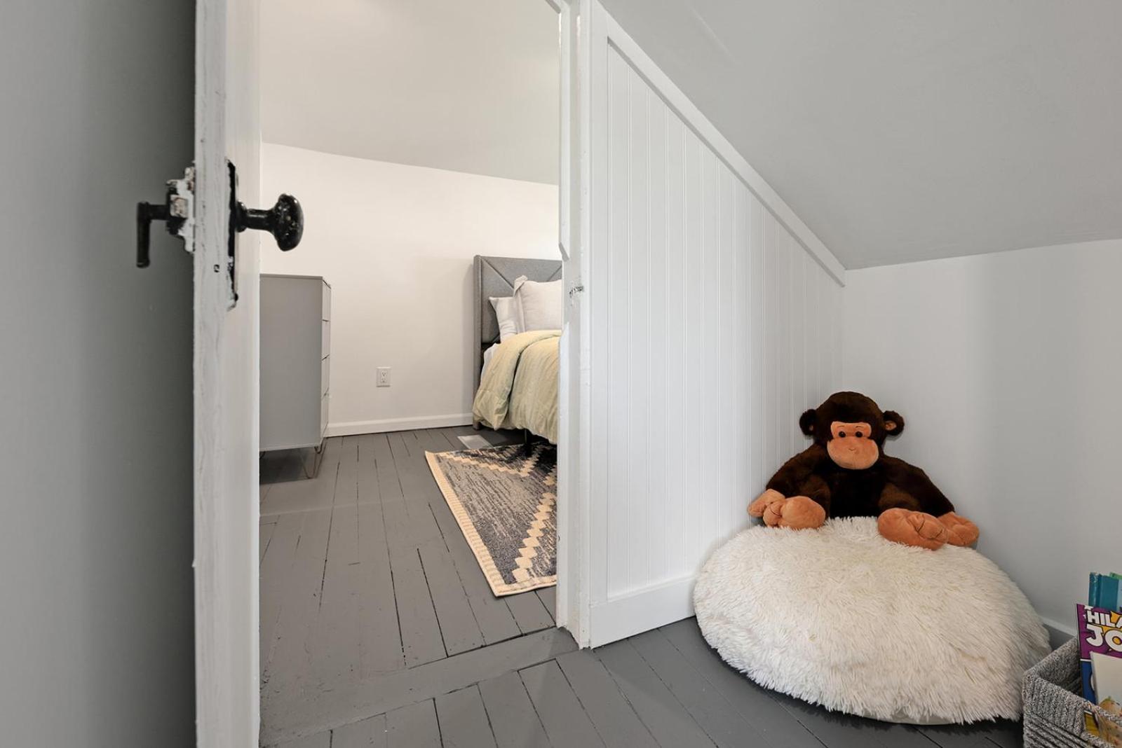 Three-Bedroom House photo 3