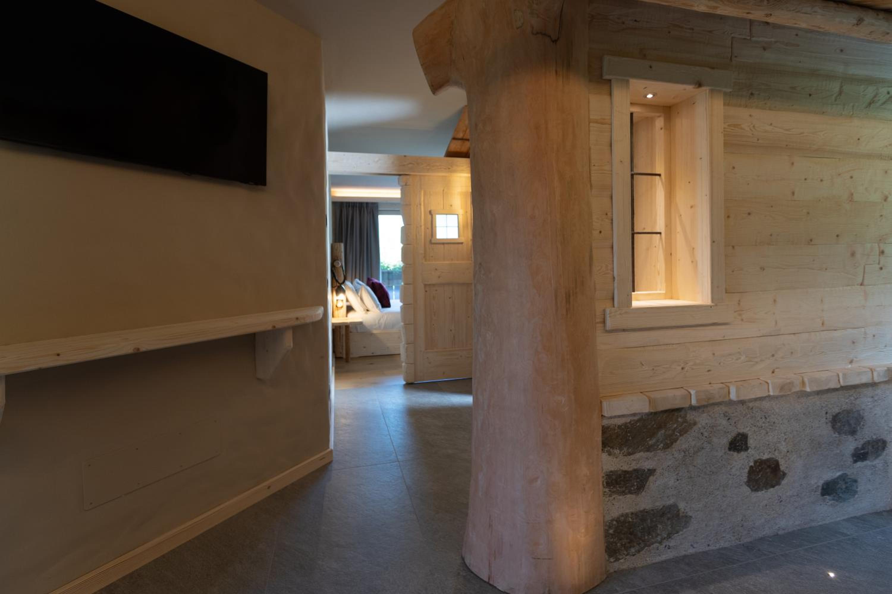 Suite with Spa Bath - Photo 9