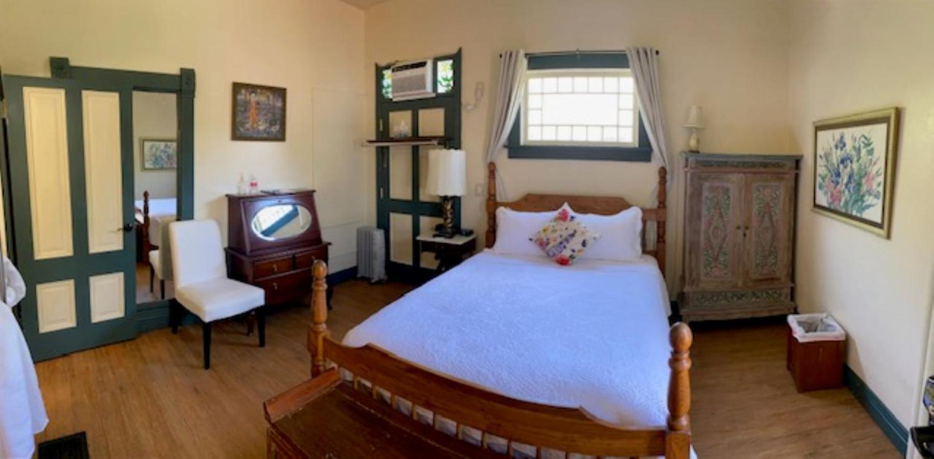 Queen Room with Garden View - Photo 1