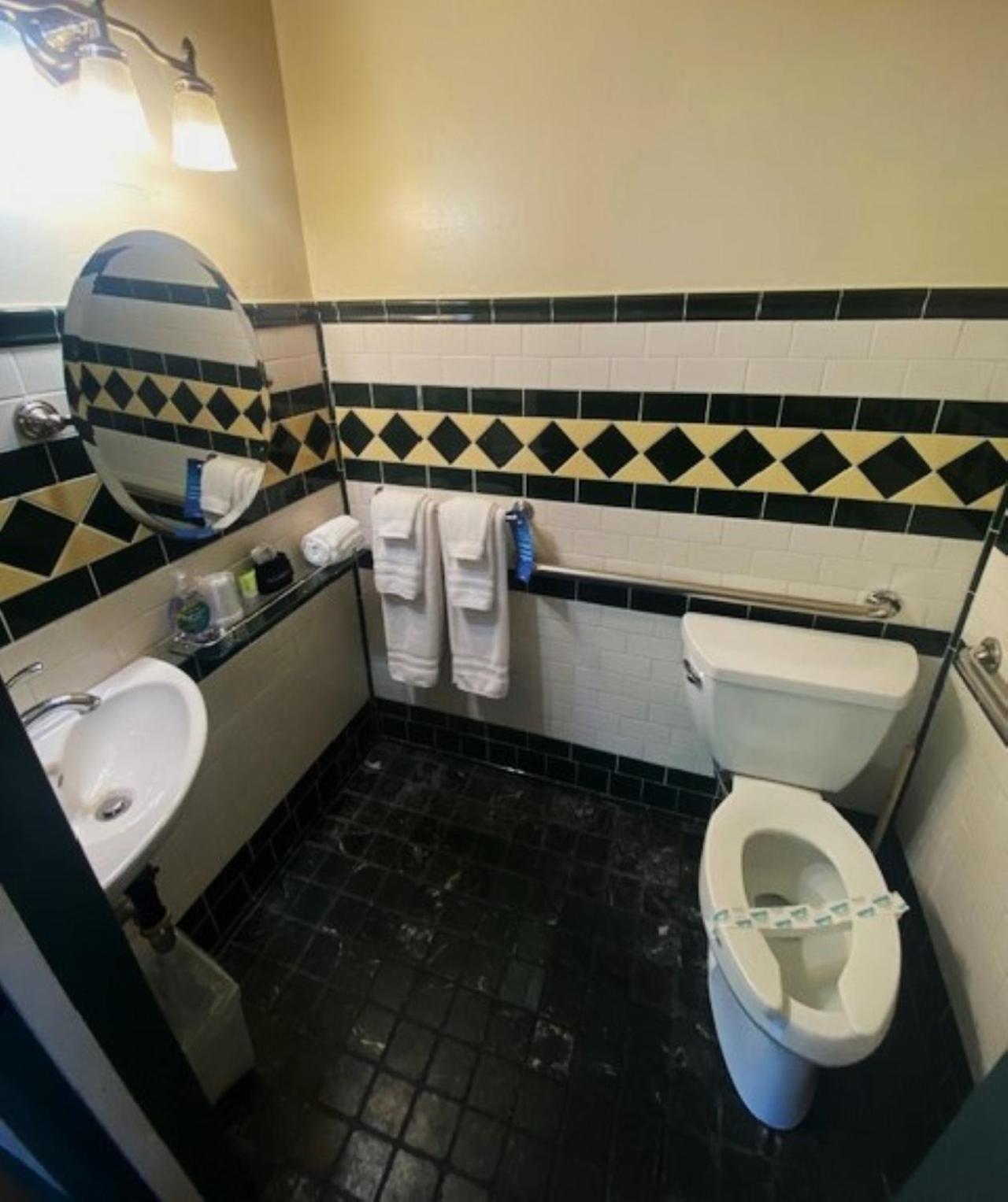 Queen Room with Garden View - Photo 2