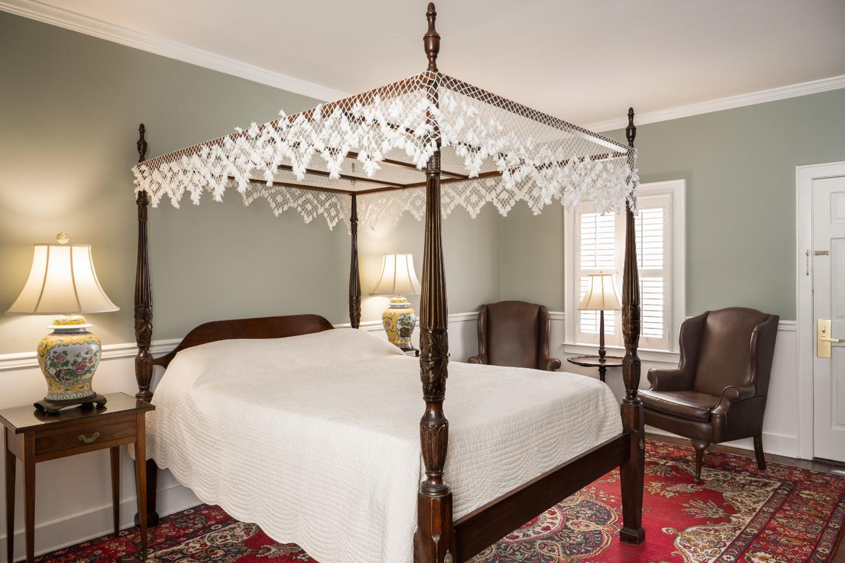 Standard Queen Room