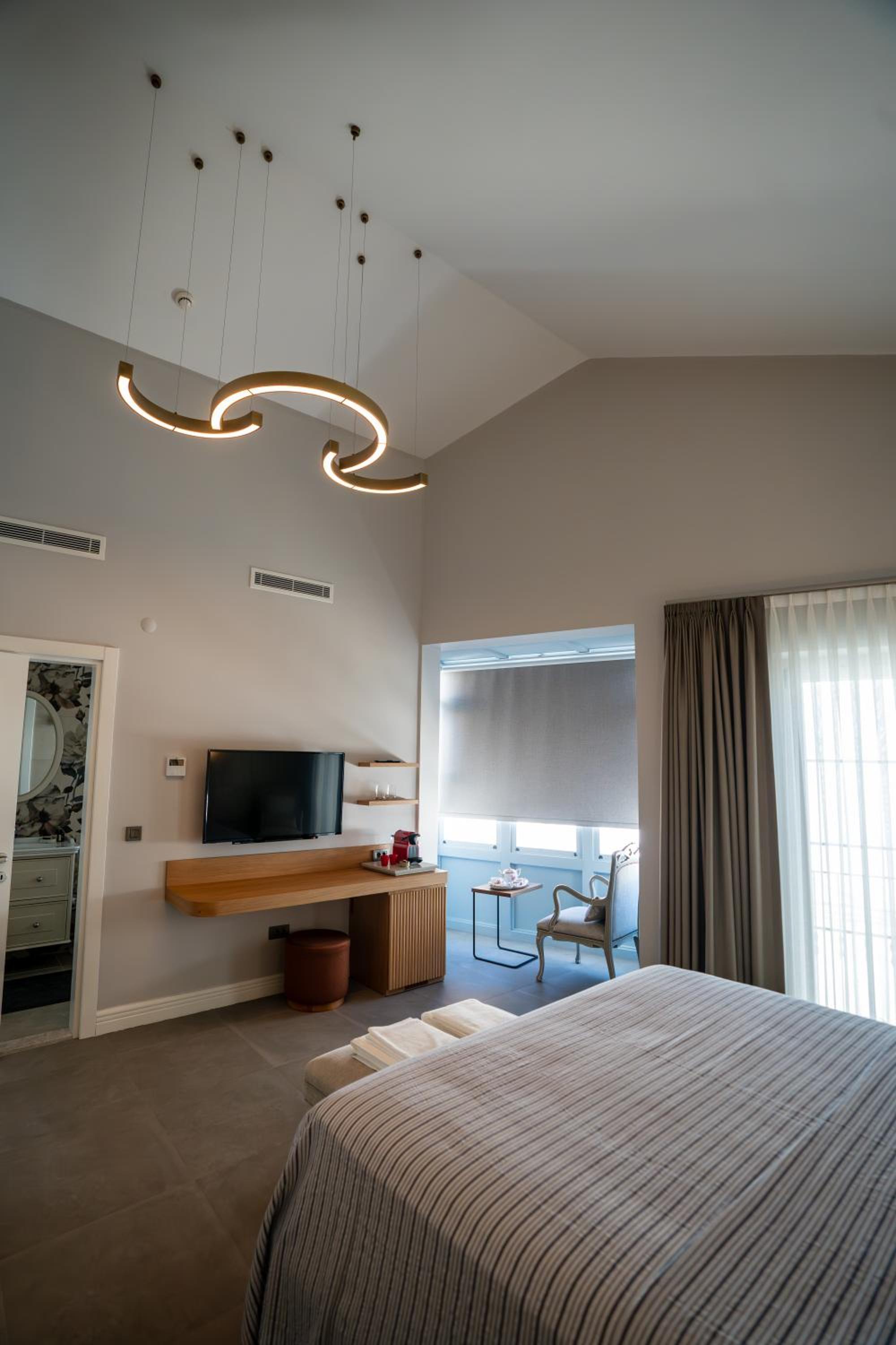 Deluxe Queen Suite