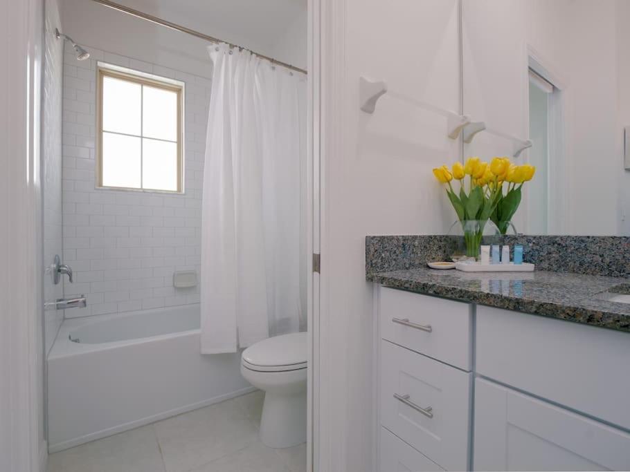 Three-Bedroom House photo 2