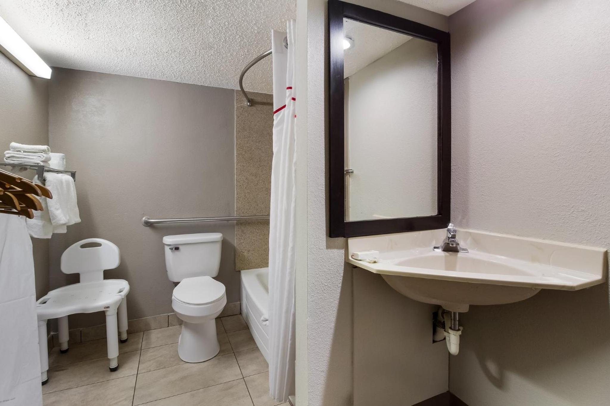 Deluxe Room with Two Double Beds Disability Access Non-Smoking - Photo 6
