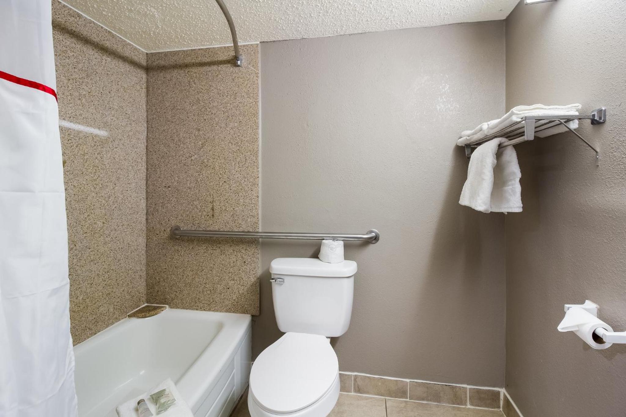 Deluxe Room with Two Double Beds Disability Access Non-Smoking - Photo 7