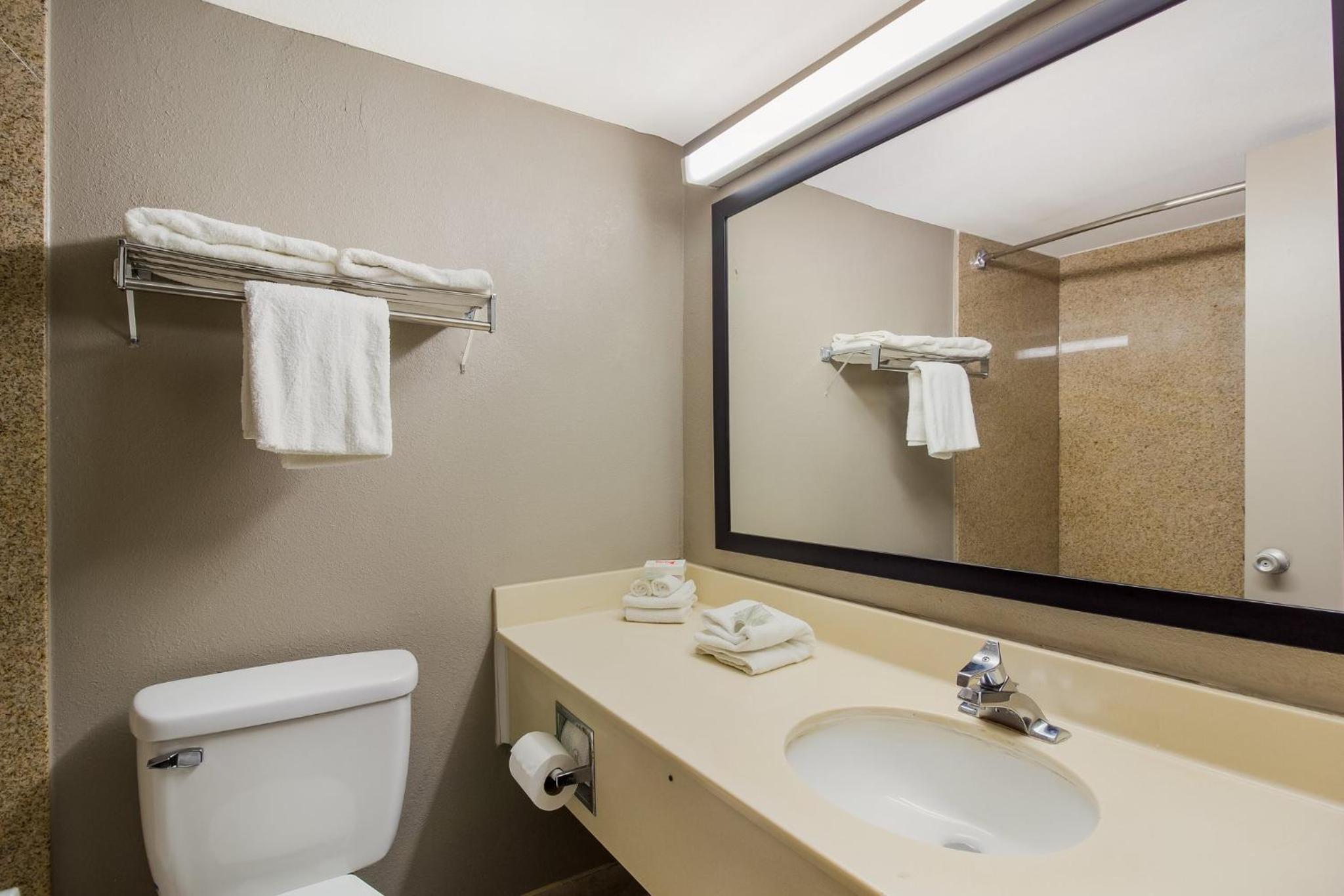 Deluxe Room with Two Double Beds Non-Smoking - Photo 5