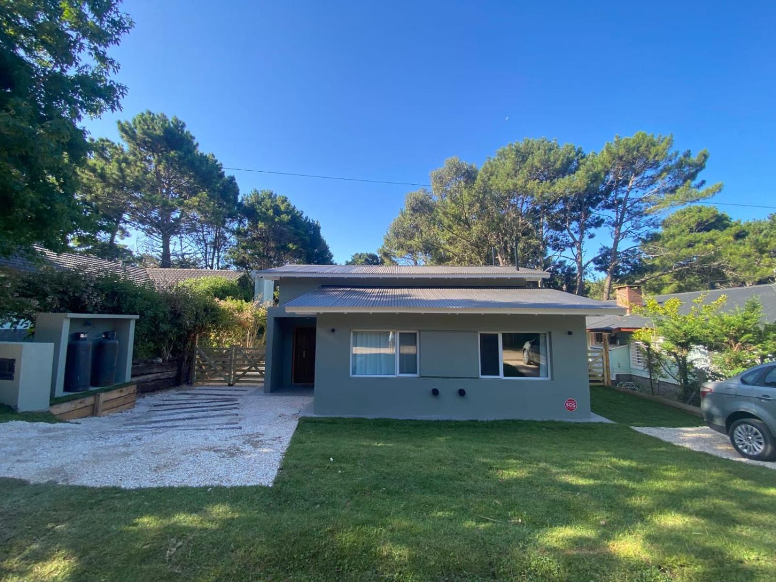 Three-Bedroom House photo 3