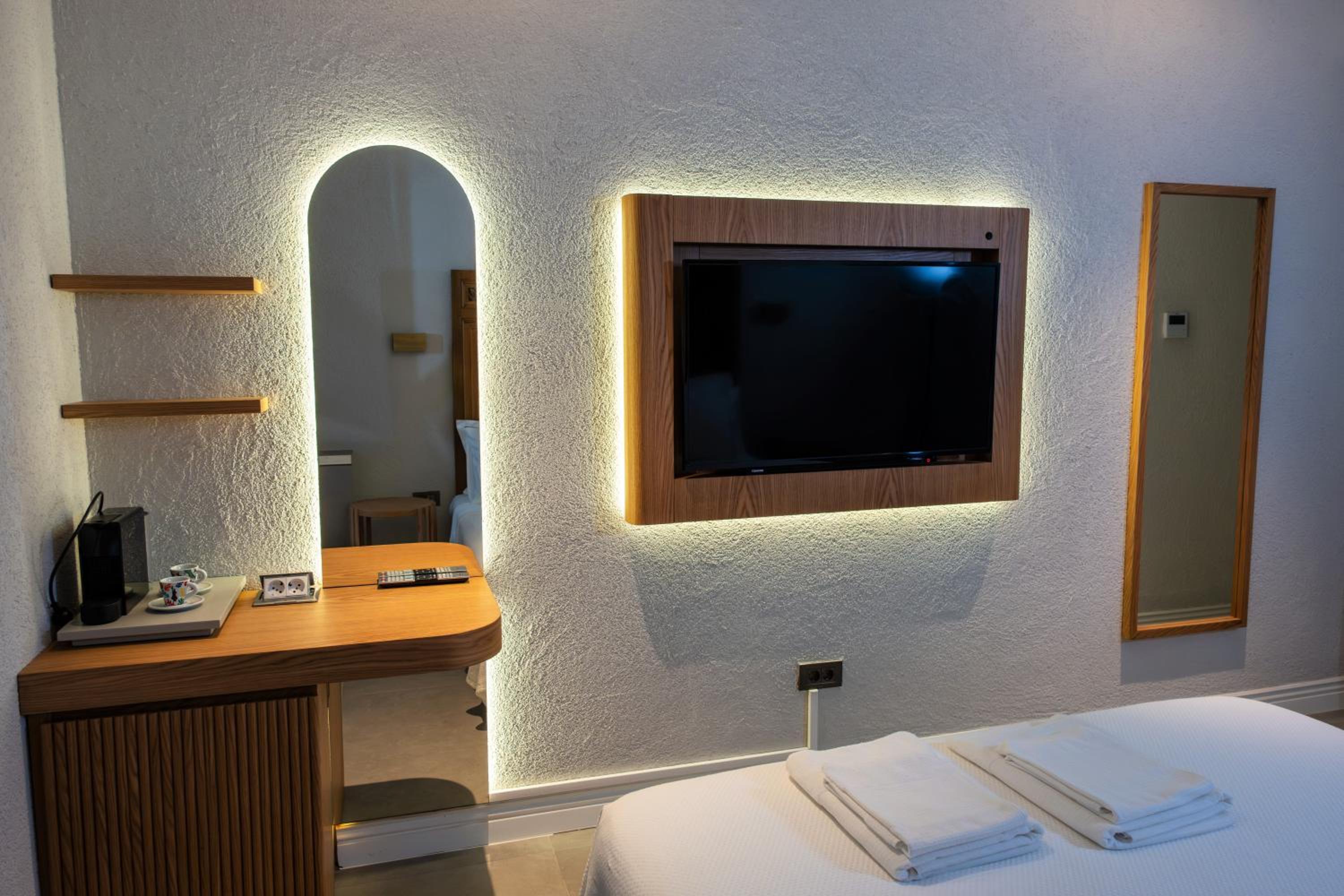 Double Room with Balcony - Basement photo 3