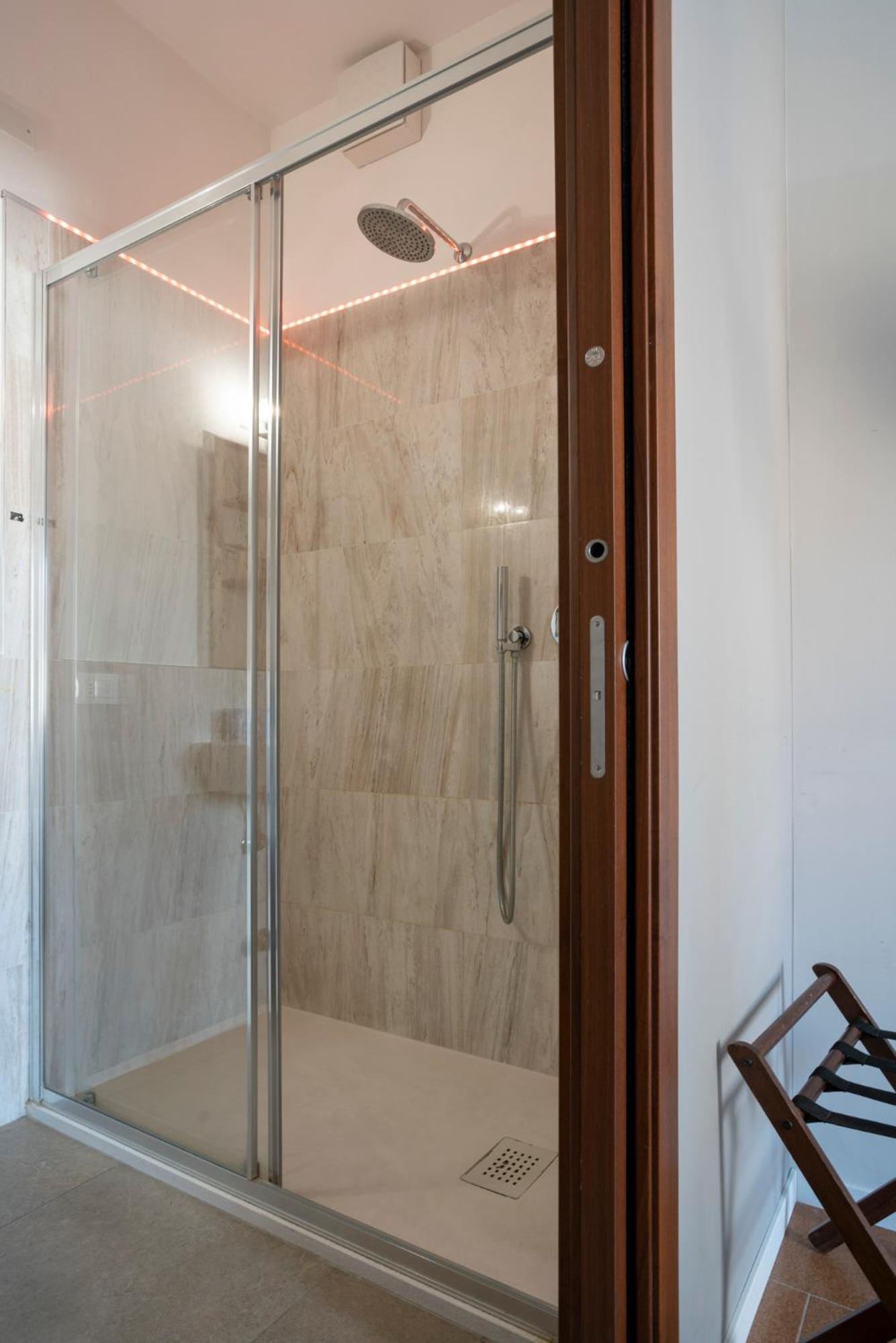 Triple Room with Private Bathroom photo 2
